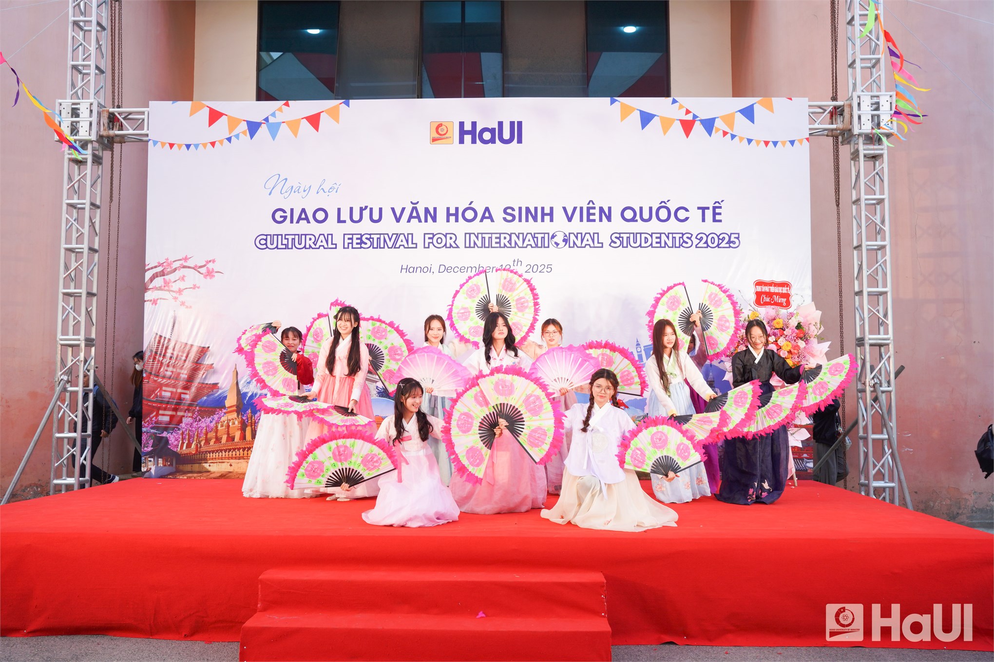 Ngày hội giao lưu văn hóa sinh viên quốc tế đặc sắc tại Đại học Công nghiệp Hà Nội