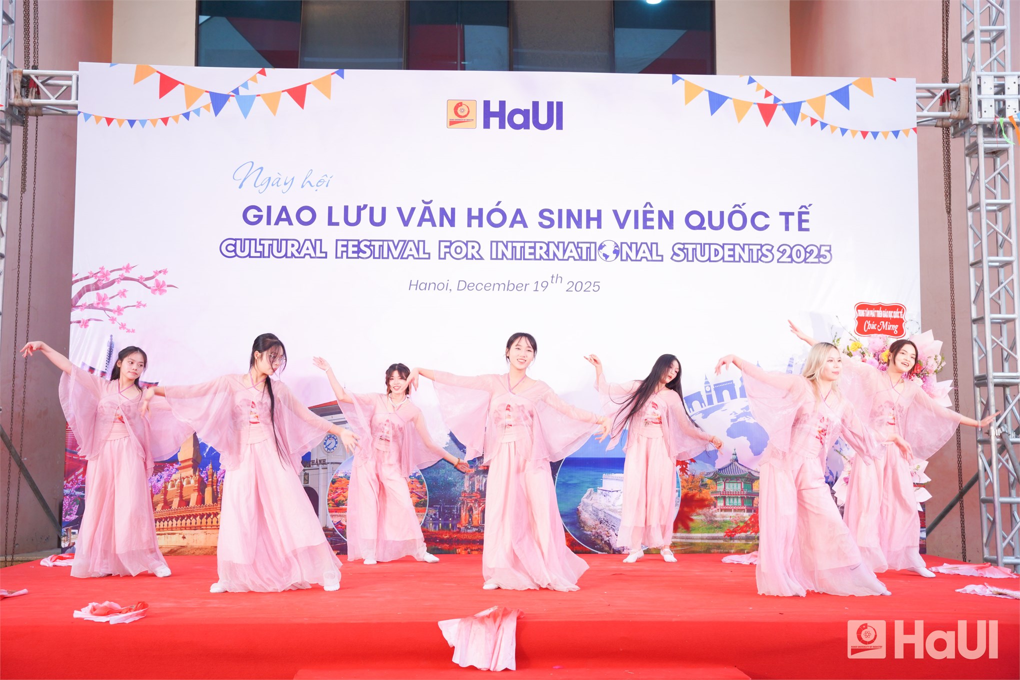 Ngày hội giao lưu văn hóa sinh viên quốc tế đặc sắc tại Đại học Công nghiệp Hà Nội