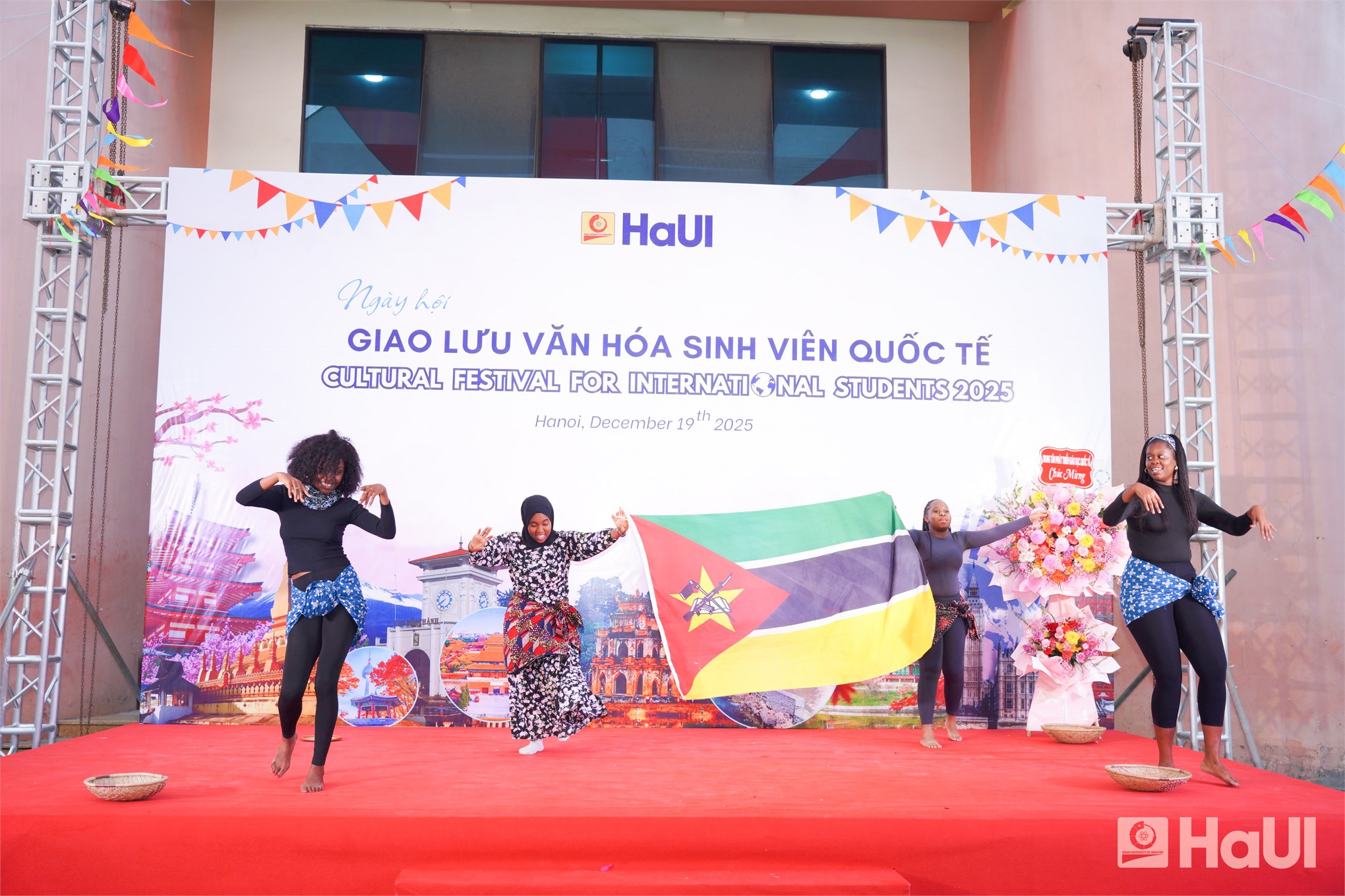 Ngày hội giao lưu văn hóa sinh viên quốc tế đặc sắc tại Đại học Công nghiệp Hà Nội