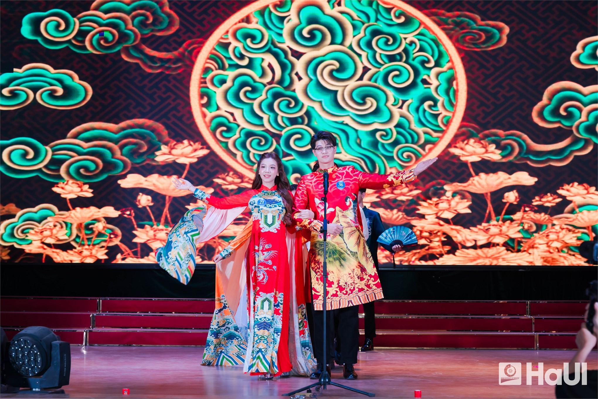 Chung kết “King & Queen of SE 2025”: tỏa sáng từ trí tuệ và bản lĩnh