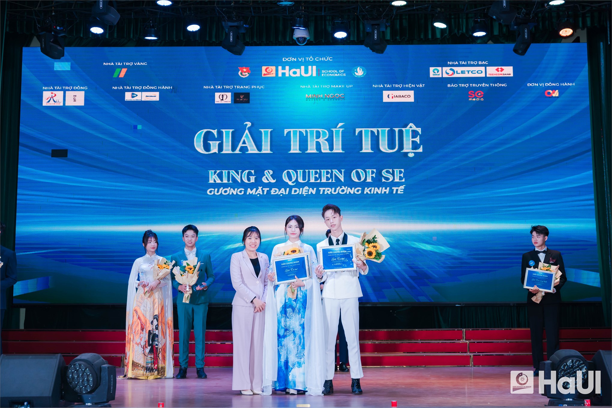 Chung kết “King & Queen of SE 2025”: tỏa sáng từ trí tuệ và bản lĩnh