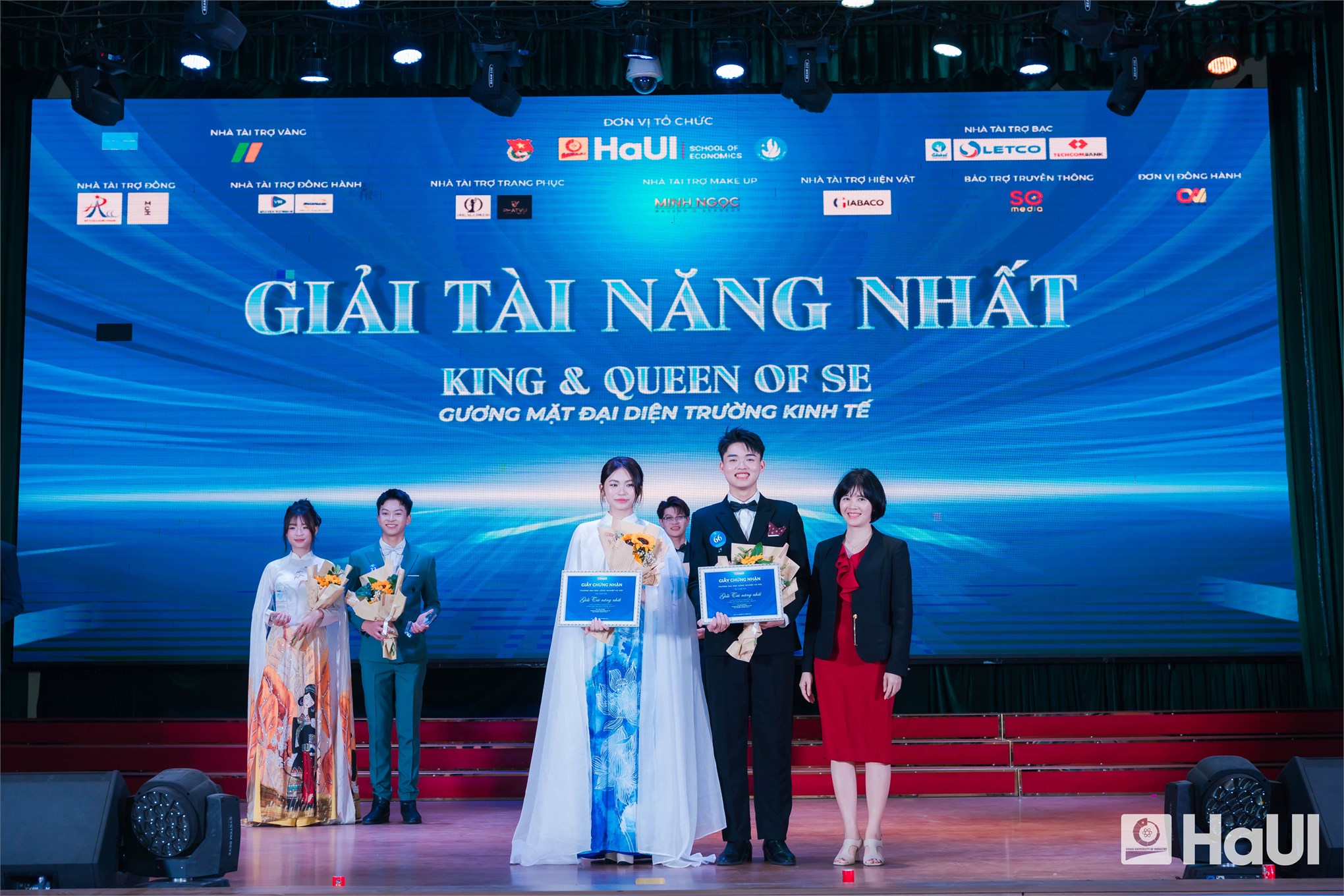 Chung kết “King & Queen of SE 2025”: tỏa sáng từ trí tuệ và bản lĩnh