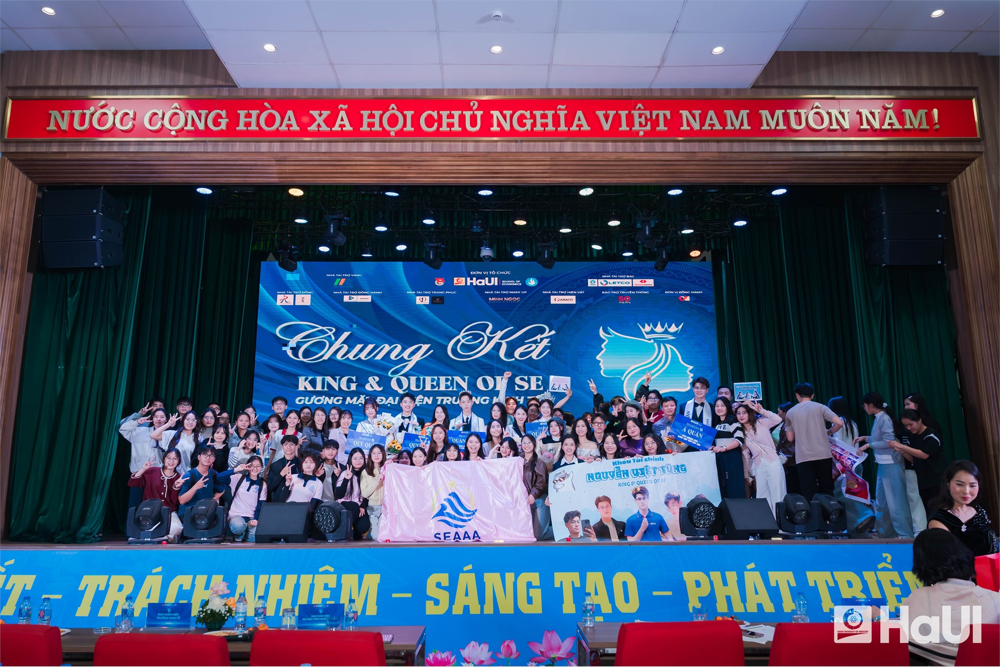 Chung kết “King & Queen of SE 2025”: tỏa sáng từ trí tuệ và bản lĩnh