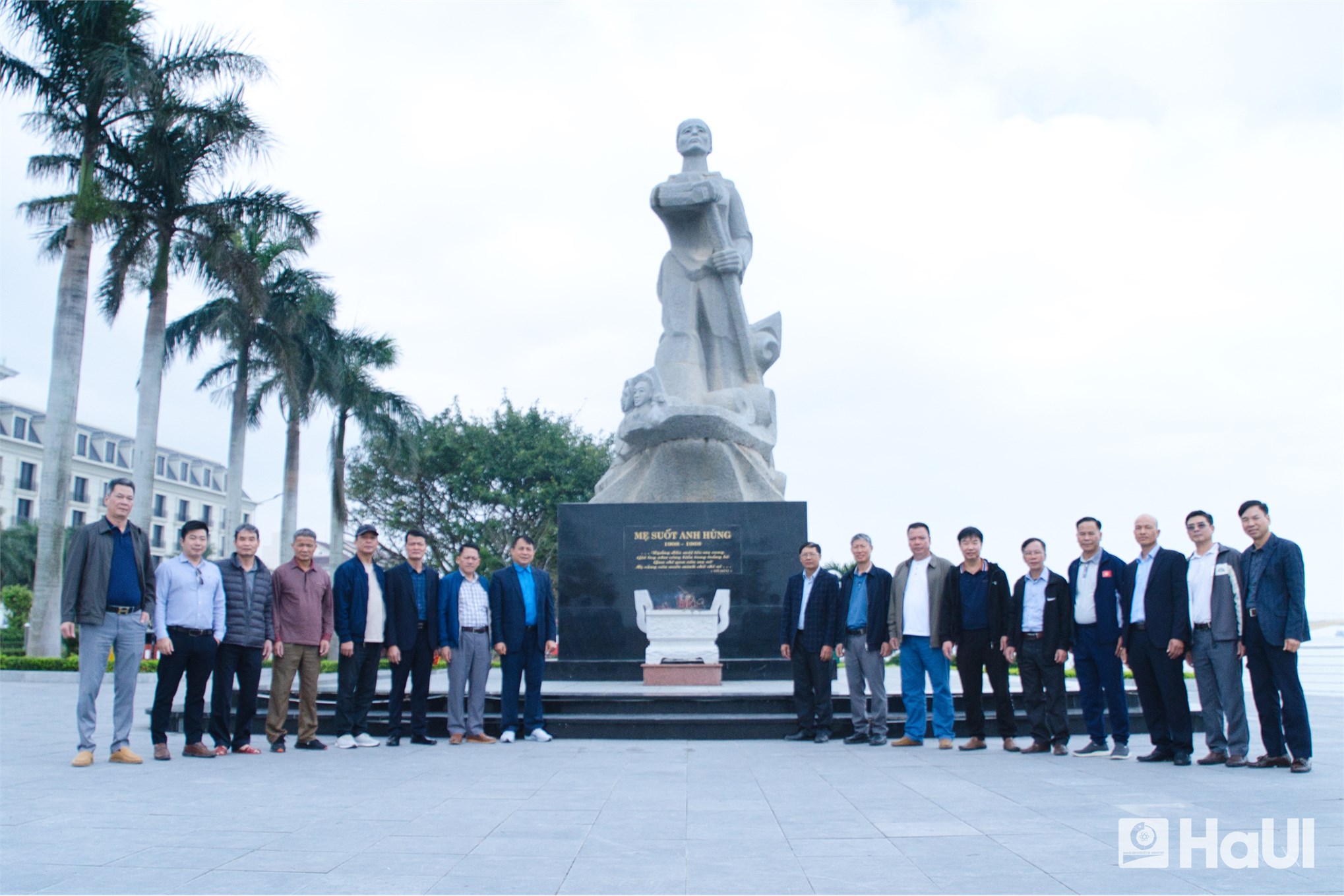 Viết tiếp khúc quân hành “bộ đội Cụ Hồ” dưới mái trường Đại học Công nghiệp Hà Nội