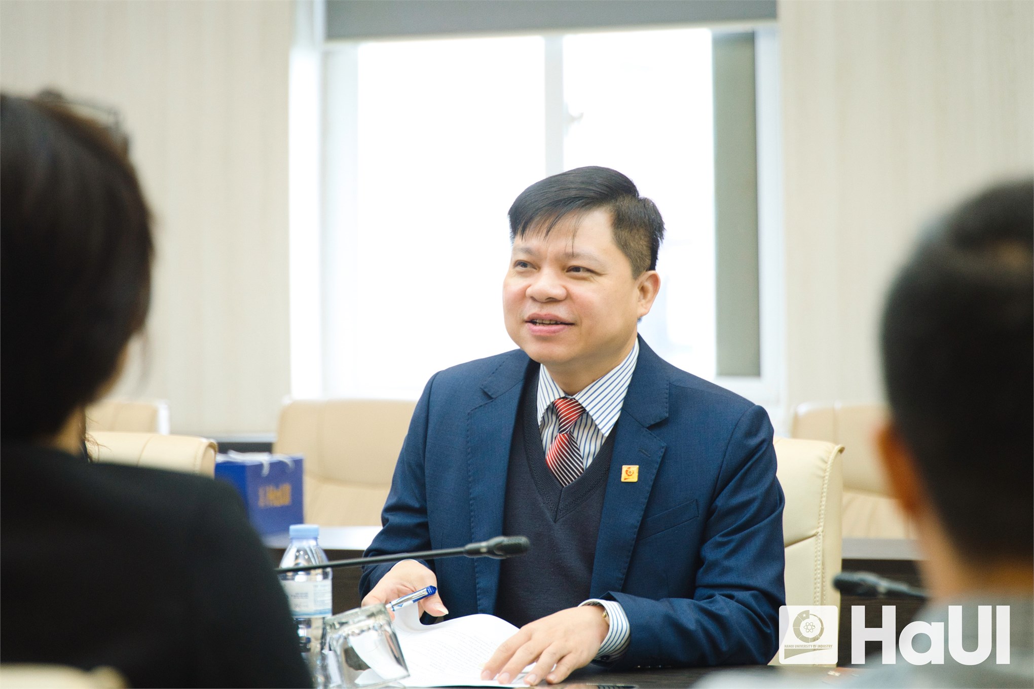 Đại học Công nghiệp Hà Nội làm việc với `Gã khổng lồ` công nghệ quang học Biel Crystal