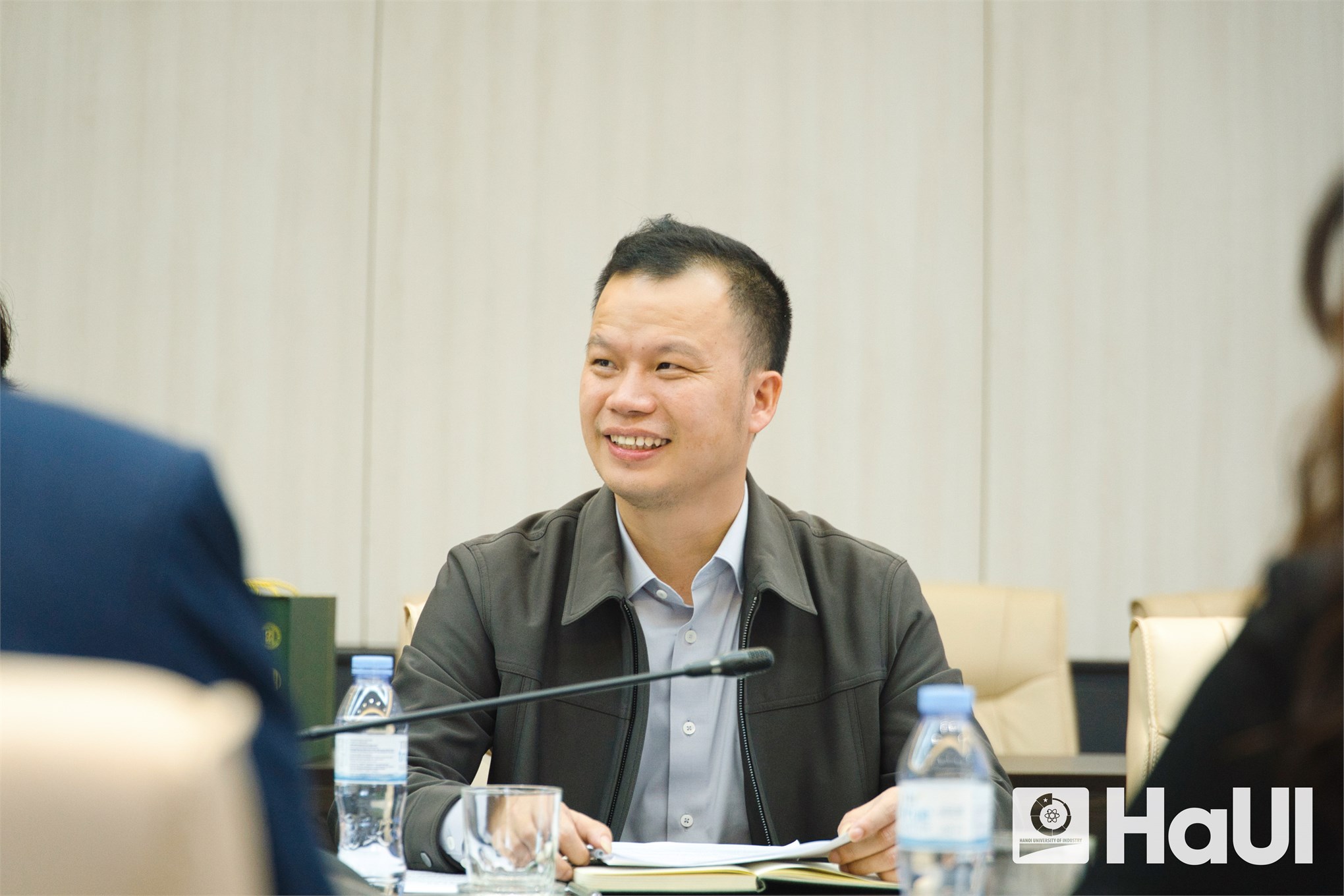 Đại học Công nghiệp Hà Nội làm việc với `Gã khổng lồ` công nghệ quang học Biel Crystal