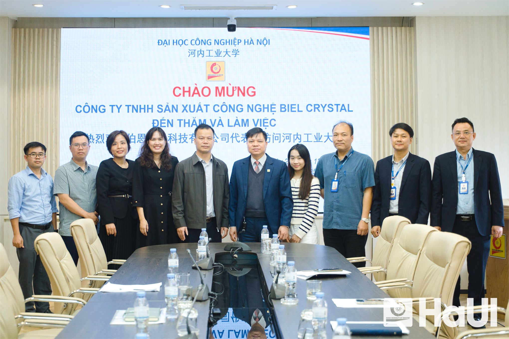 Đại học Công nghiệp Hà Nội làm việc với `Gã khổng lồ` công nghệ quang học Biel Crystal