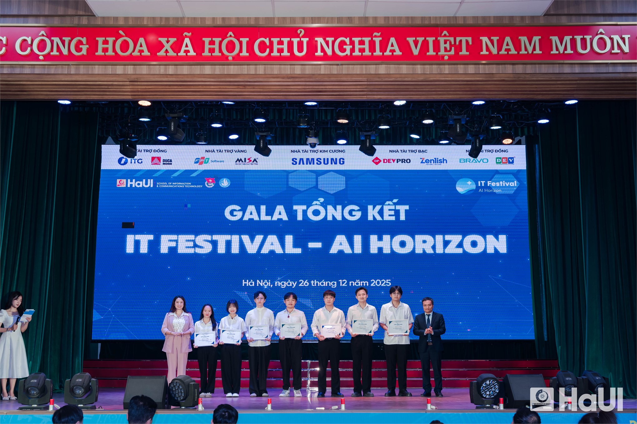 Gala tổng kết chuỗi sự kiện IT Festival - AI Horizon 2025