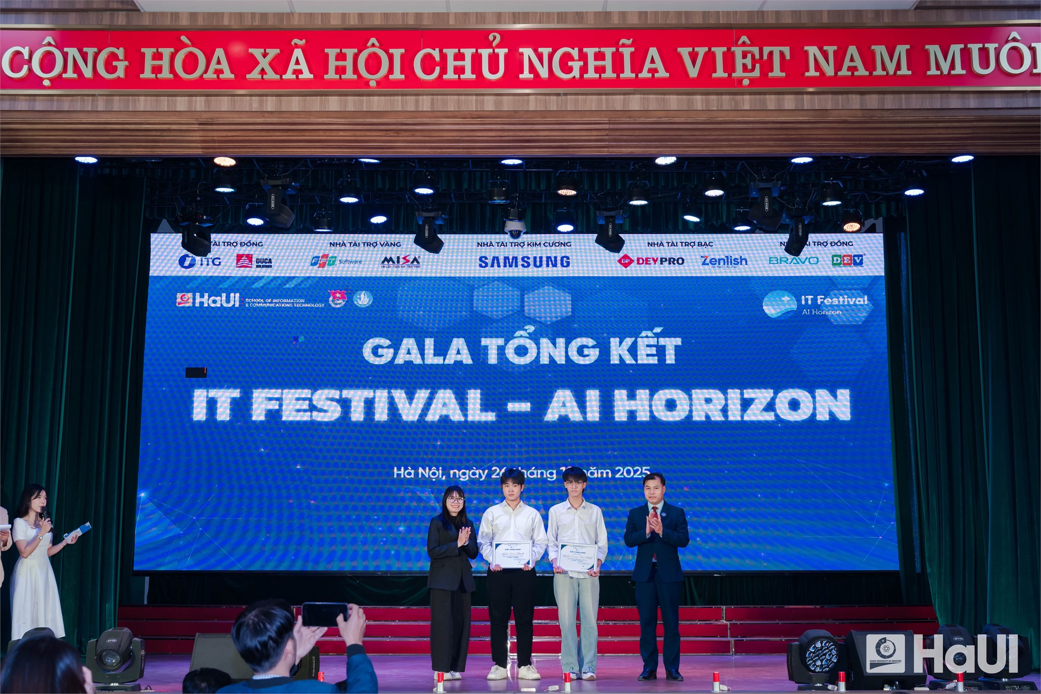Gala tổng kết chuỗi sự kiện IT Festival - AI Horizon 2025