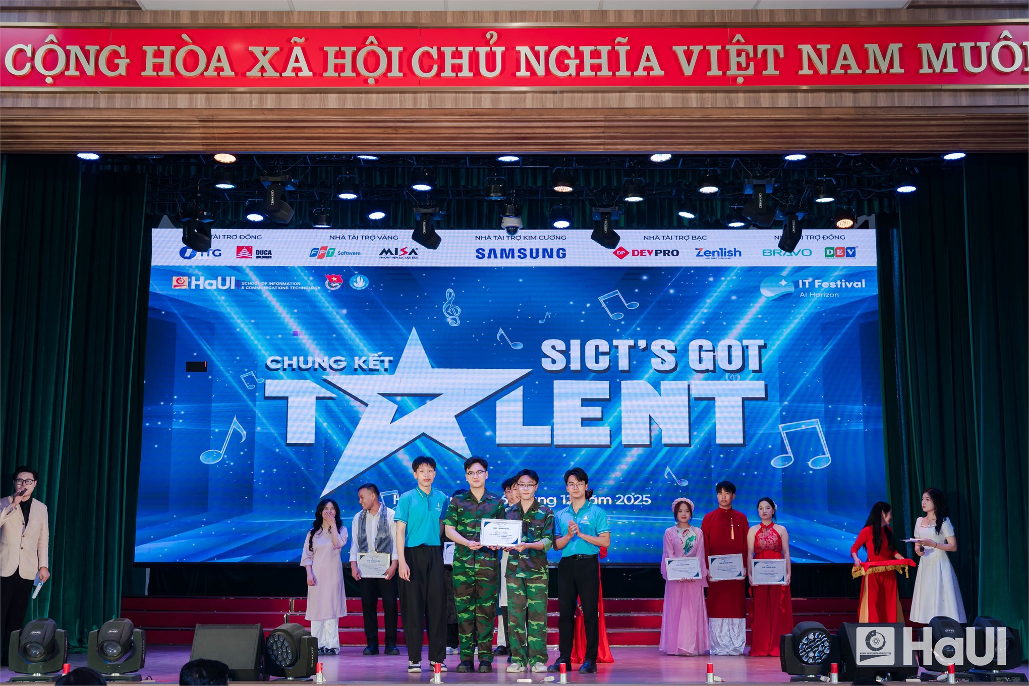 Gala tổng kết chuỗi sự kiện IT Festival - AI Horizon 2025