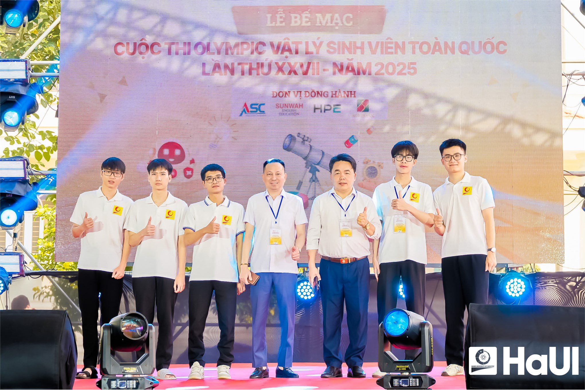 HaUI physics team demonstrates Academic Excellence at National Olympiad 2025