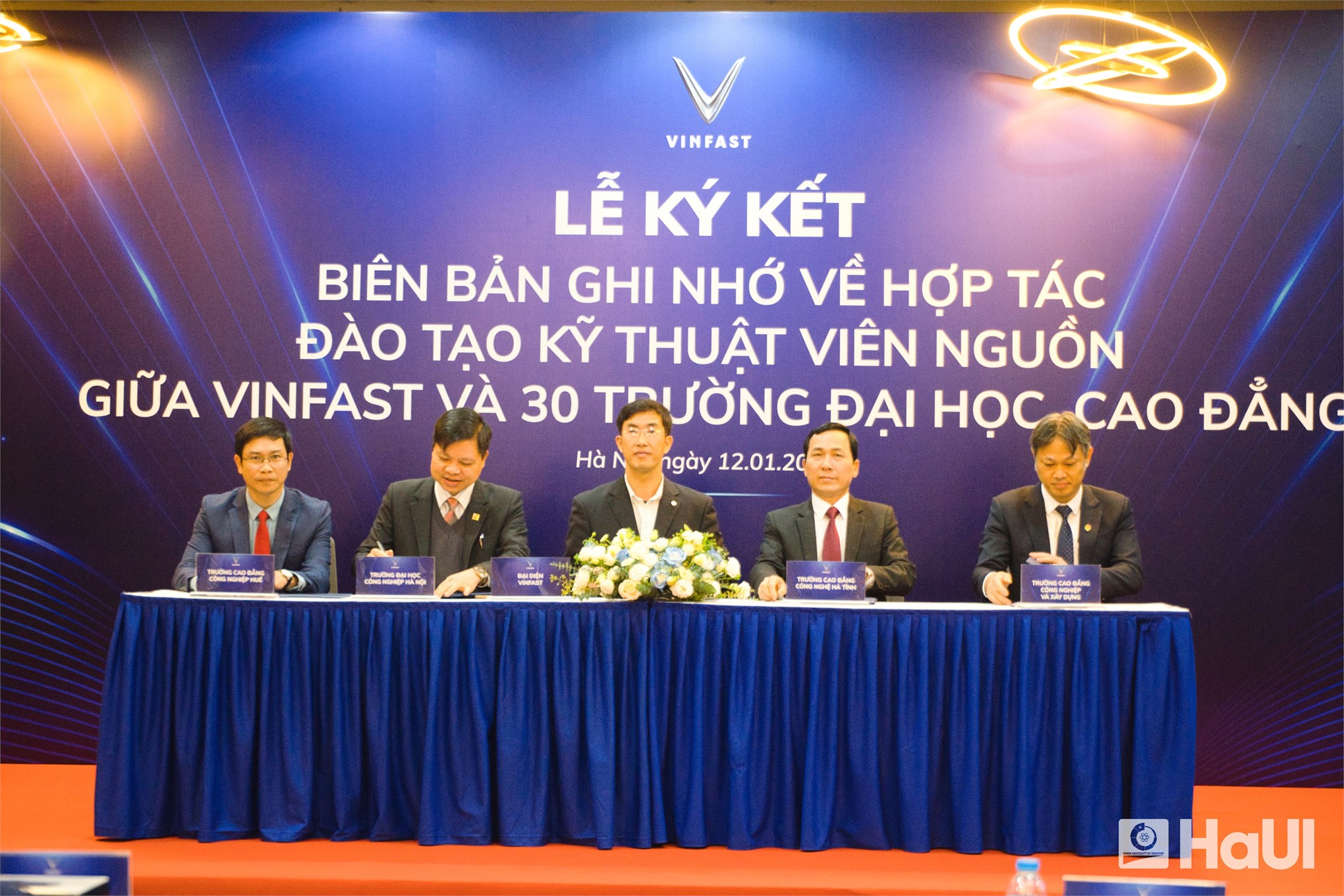 Đại học Công nghiệp Hà Nội hợp tác với VinFast đào tạo nhân lực sản xuất phương tiện xanh