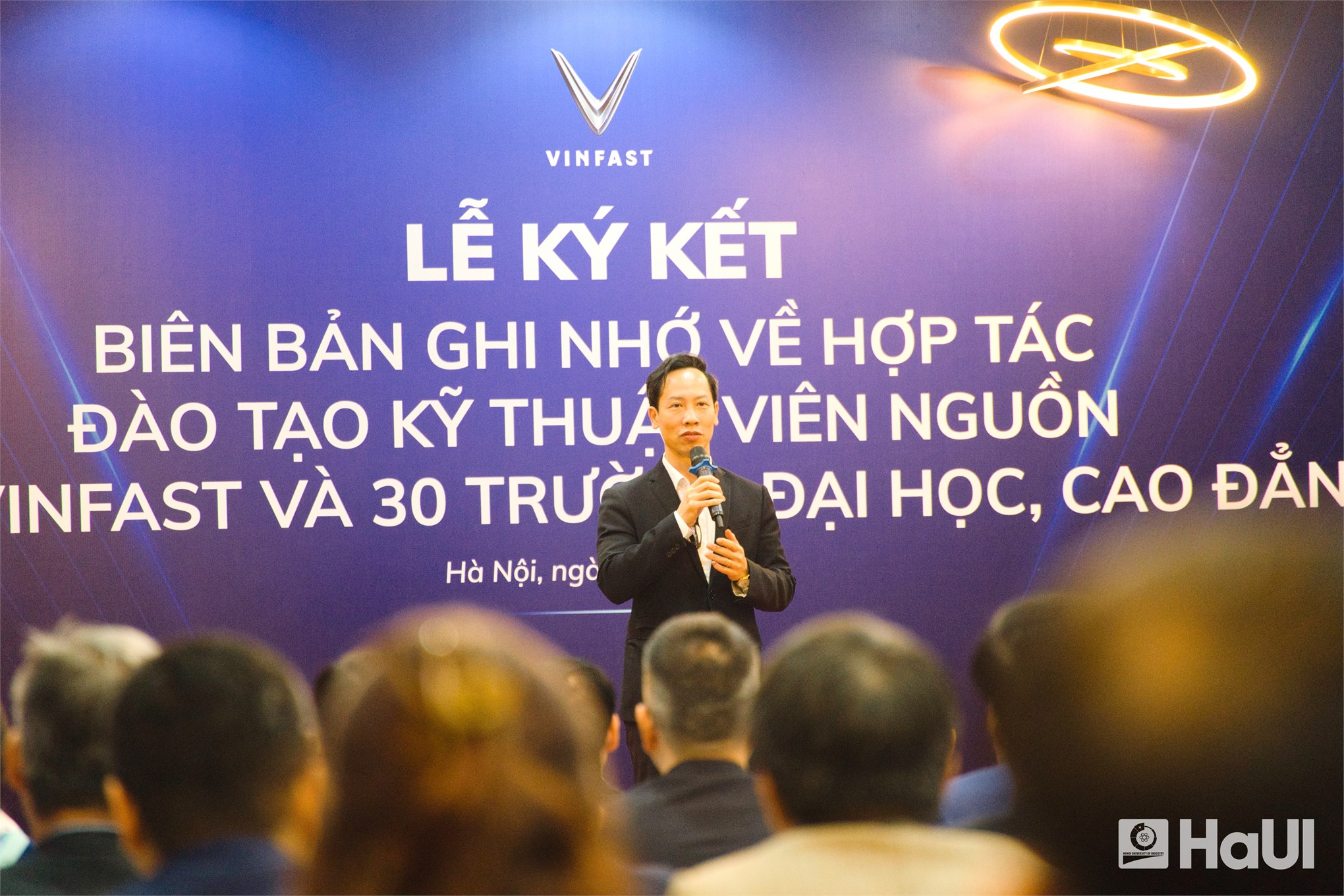 Đại học Công nghiệp Hà Nội hợp tác với VinFast đào tạo nhân lực sản xuất phương tiện xanh