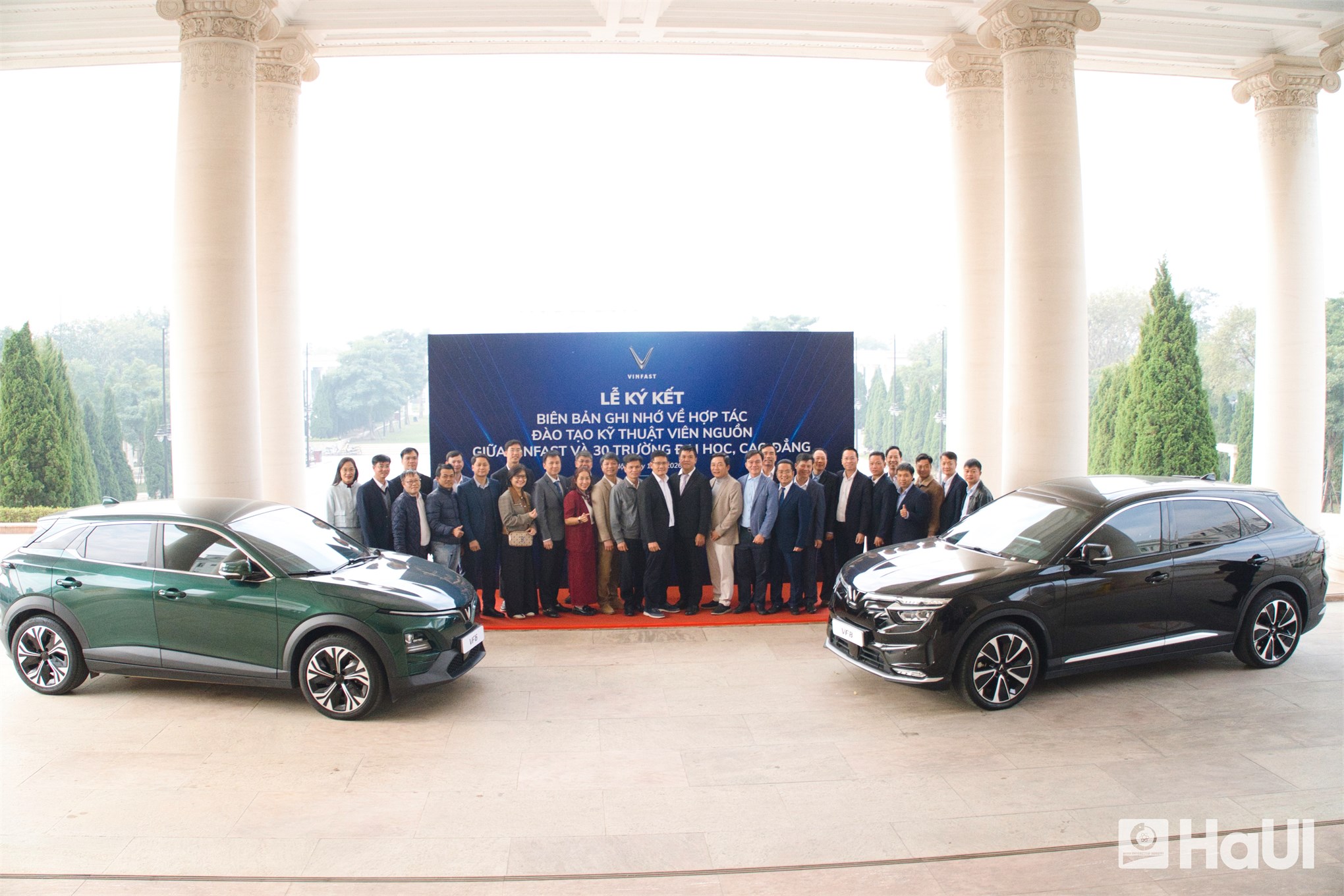 Đại học Công nghiệp Hà Nội hợp tác với VinFast đào tạo nhân lực sản xuất phương tiện xanh