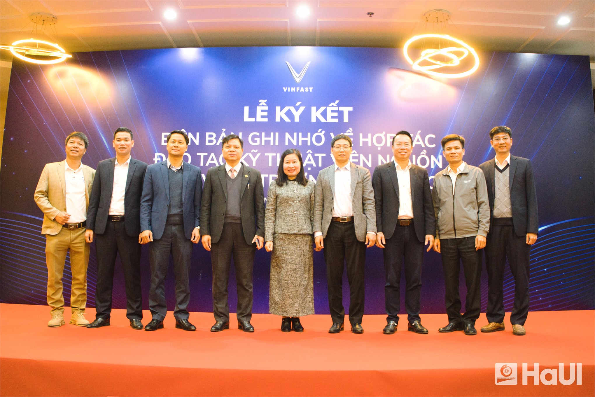 Đại học Công nghiệp Hà Nội hợp tác với VinFast đào tạo nhân lực sản xuất phương tiện xanh