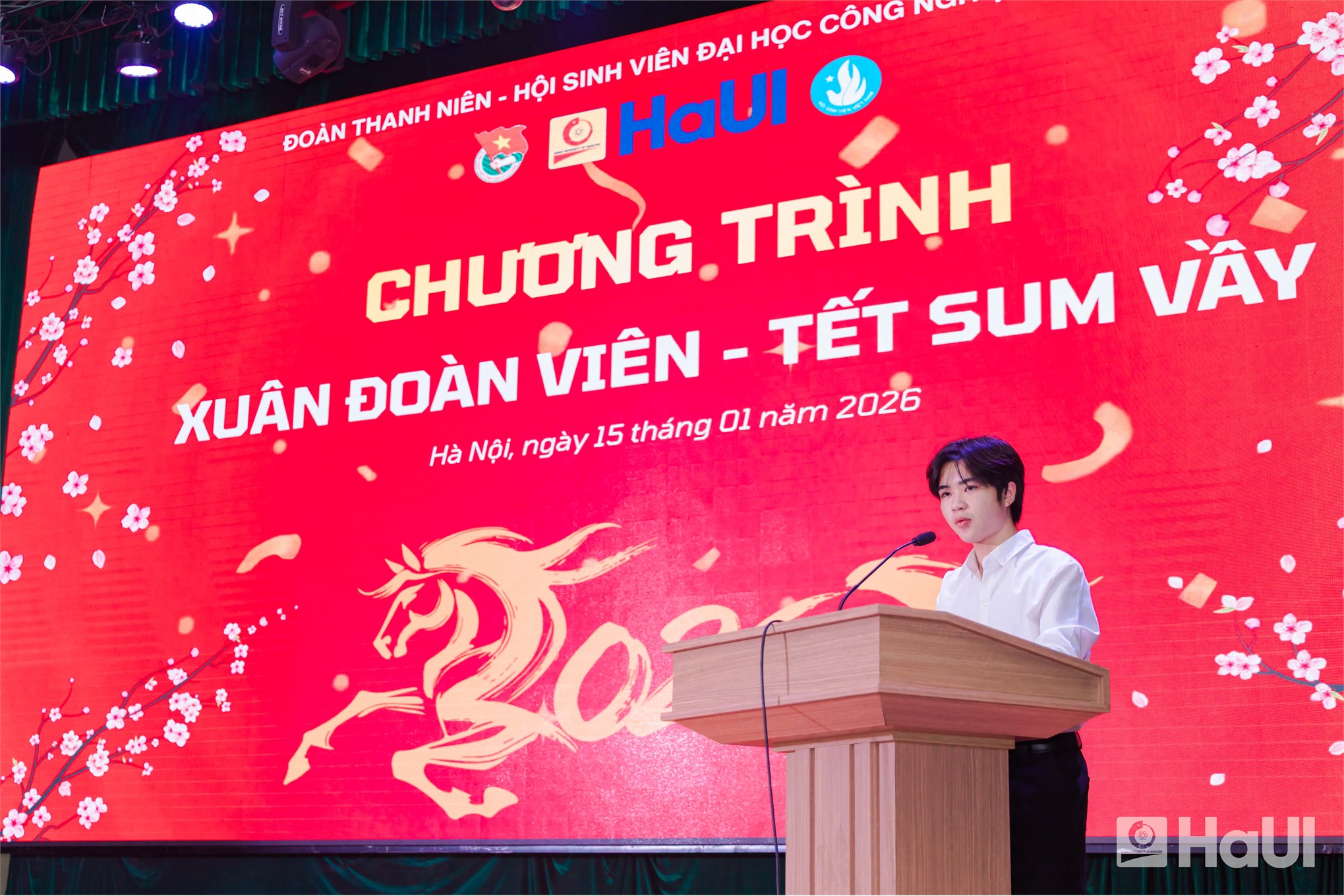 HaUI trao tặng 360 suất quà Tết trong chương trình “Xuân đoàn viên– Tết sum vầy” năm 2026