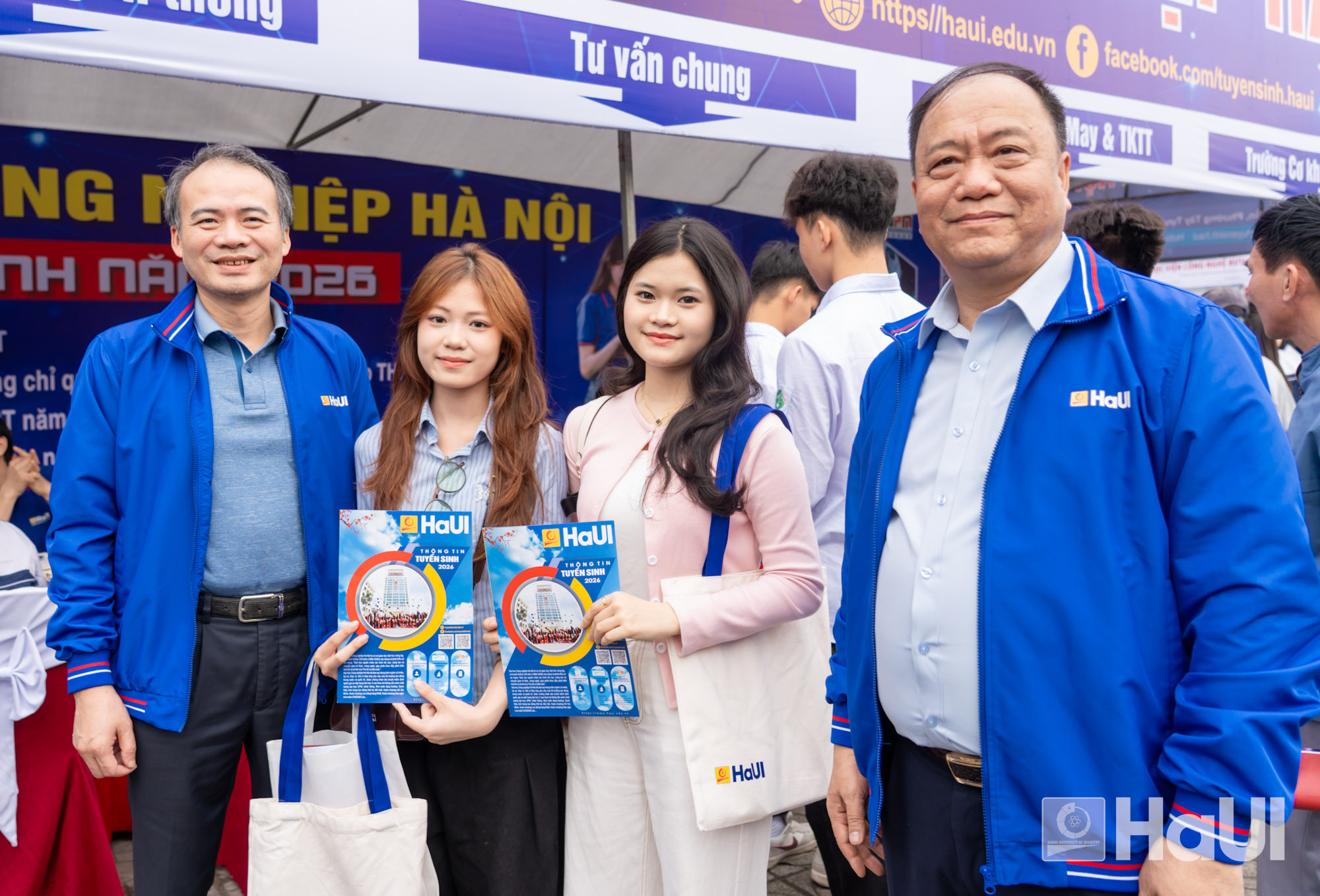 Đại học Công nghiệp Hà Nội tham dự Ngày hội tư vấn tuyển sinh – hướng nghiệp năm 2026 tại Nghệ An và Thanh Hóa