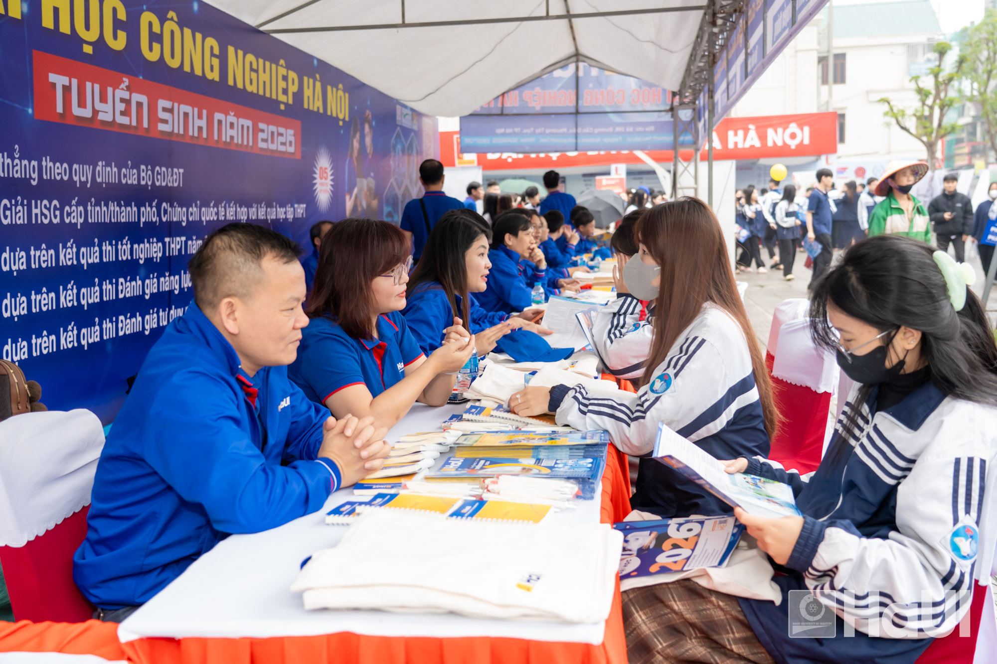 Đại học Công nghiệp Hà Nội tham dự Ngày hội tư vấn tuyển sinh – hướng nghiệp năm 2026 tại Nghệ An và Thanh Hóa