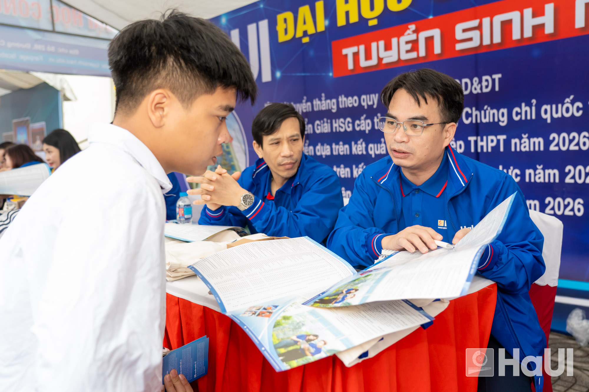 Đại học Công nghiệp Hà Nội tham dự Ngày hội tư vấn tuyển sinh – hướng nghiệp năm 2026 tại Nghệ An và Thanh Hóa