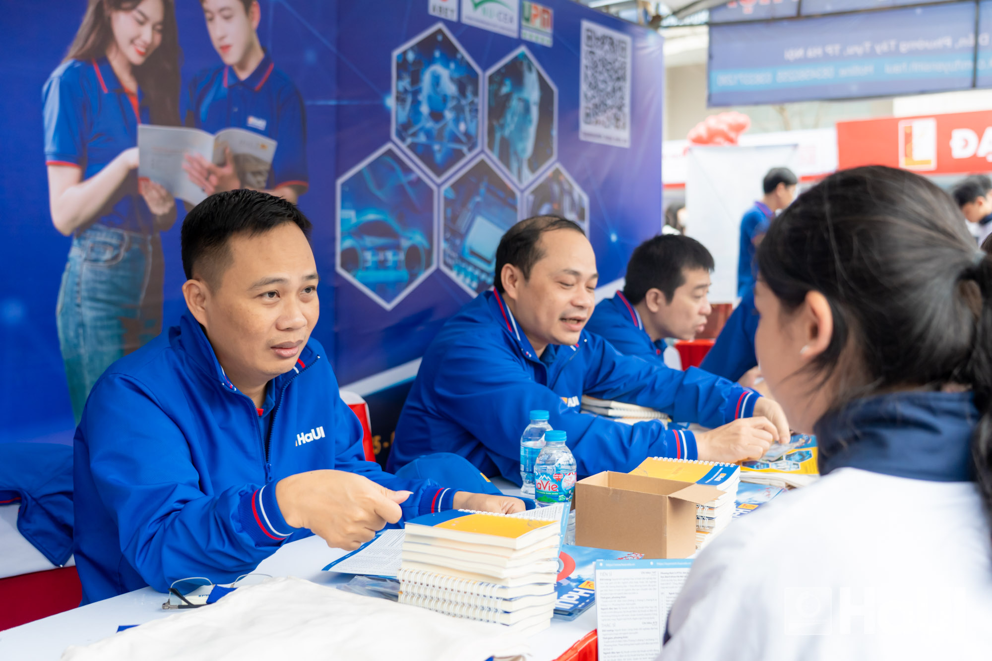 Đại học Công nghiệp Hà Nội tham dự Ngày hội tư vấn tuyển sinh – hướng nghiệp năm 2026 tại Nghệ An và Thanh Hóa