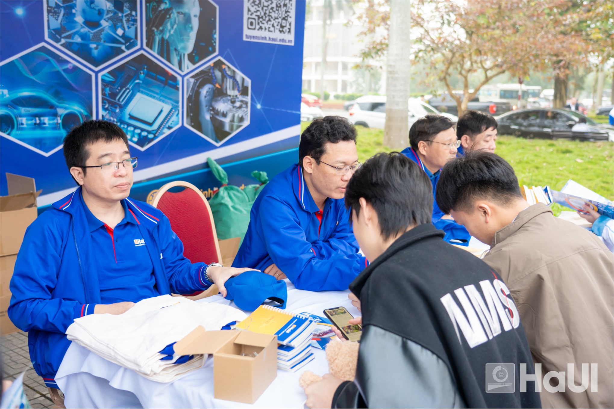 Đại học Công nghiệp Hà Nội tham dự Ngày hội tư vấn tuyển sinh – hướng nghiệp năm 2026 tại Nghệ An và Thanh Hóa