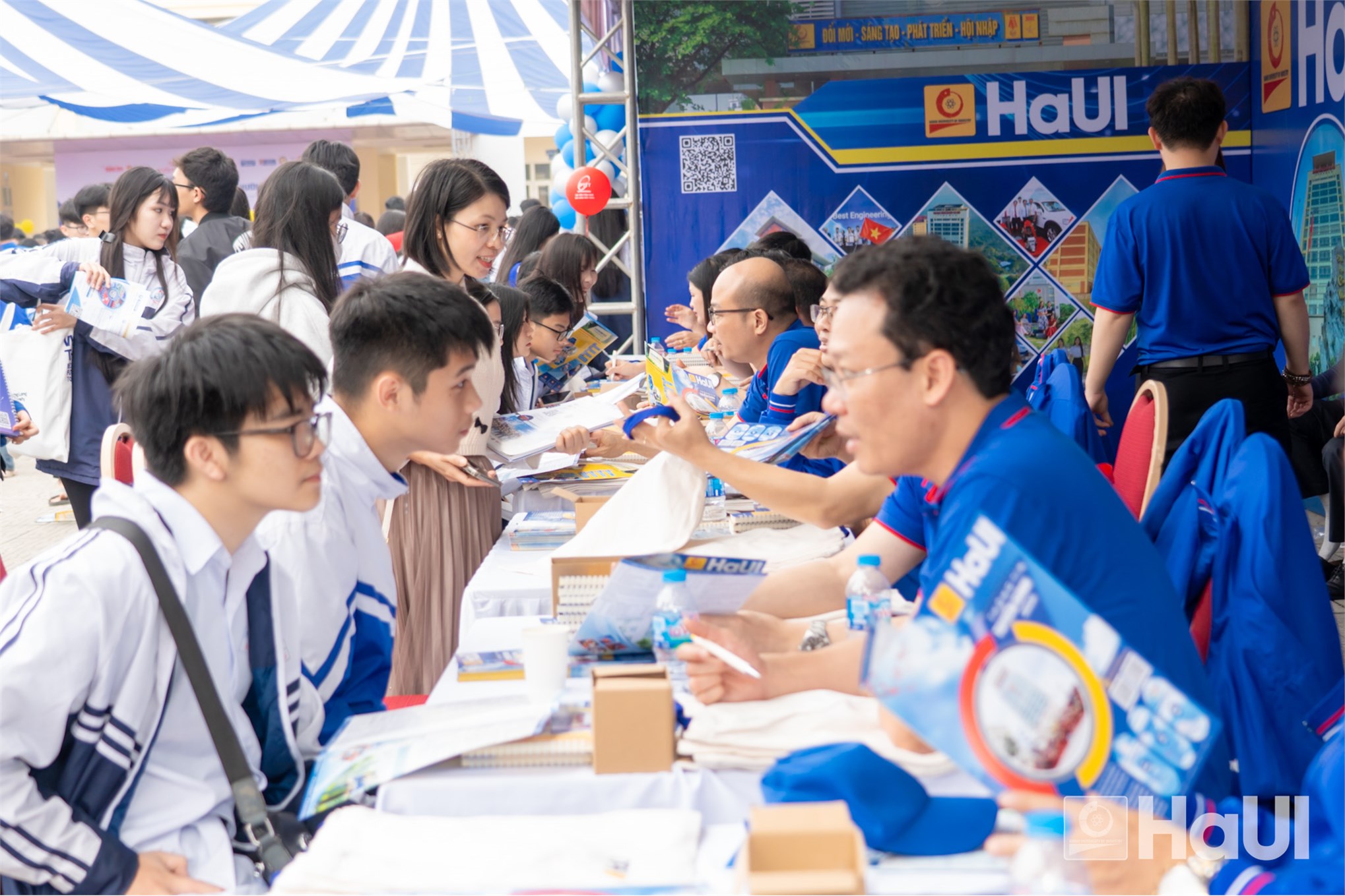 Đại học Công nghiệp Hà Nội tham dự Ngày hội tư vấn tuyển sinh – hướng nghiệp năm 2026 tại Nghệ An và Thanh Hóa