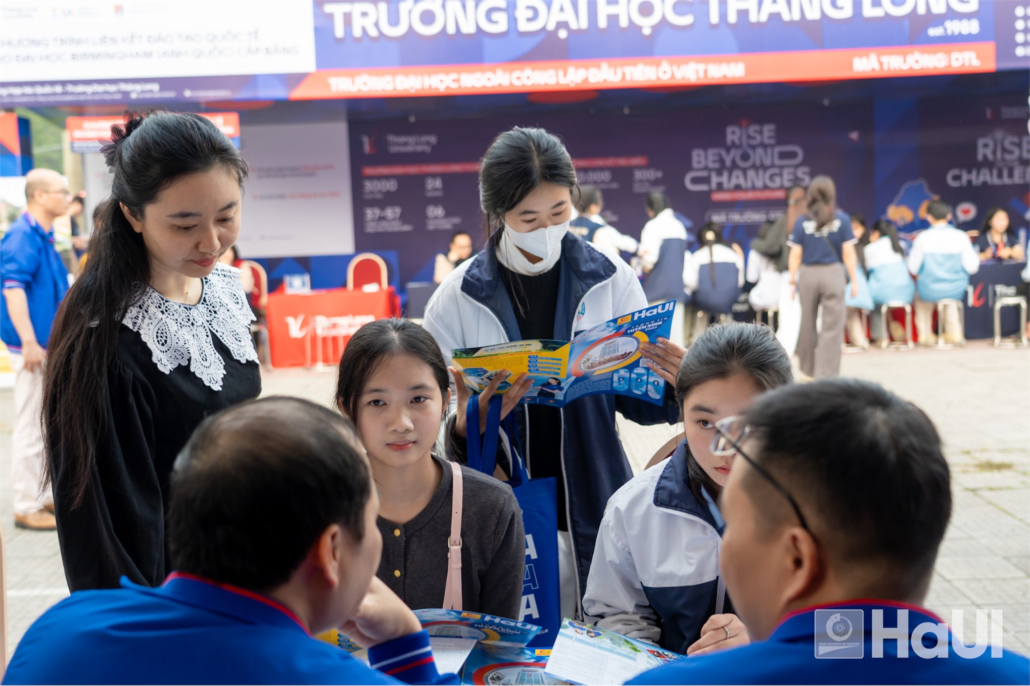 Đại học Công nghiệp Hà Nội tham dự Ngày hội tư vấn tuyển sinh – hướng nghiệp năm 2026 tại Nghệ An và Thanh Hóa