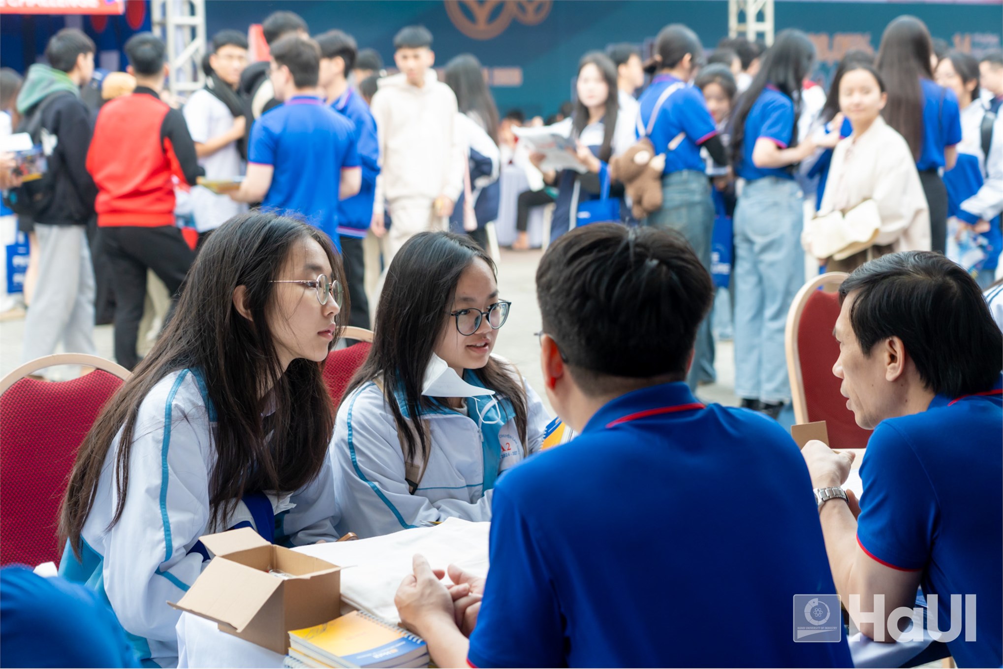 Đại học Công nghiệp Hà Nội tham dự Ngày hội tư vấn tuyển sinh – hướng nghiệp năm 2026 tại Nghệ An và Thanh Hóa