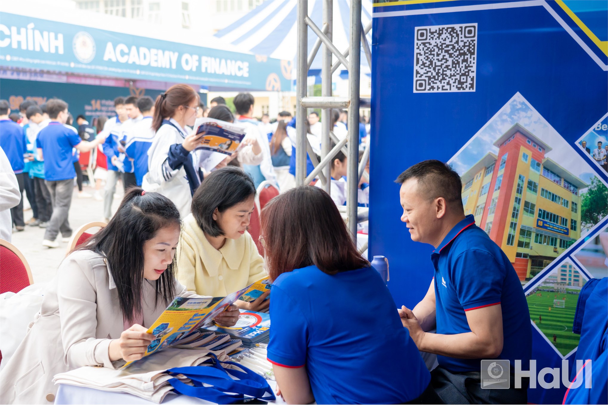 Đại học Công nghiệp Hà Nội tham dự Ngày hội tư vấn tuyển sinh – hướng nghiệp năm 2026 tại Nghệ An và Thanh Hóa