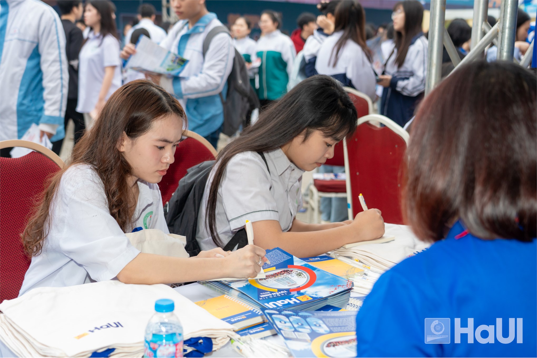 Đại học Công nghiệp Hà Nội tham dự Ngày hội tư vấn tuyển sinh – hướng nghiệp năm 2026 tại Nghệ An và Thanh Hóa