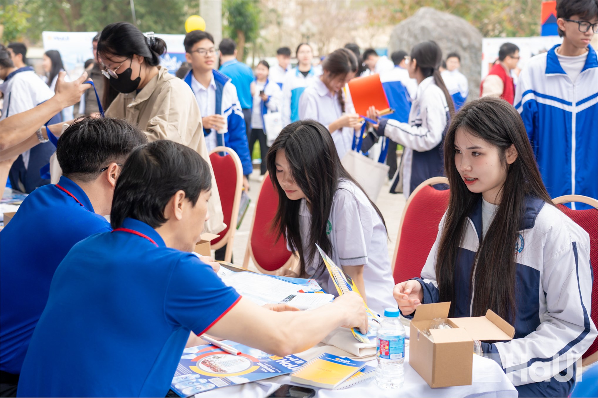 Đại học Công nghiệp Hà Nội tham dự Ngày hội tư vấn tuyển sinh – hướng nghiệp năm 2026 tại Nghệ An và Thanh Hóa