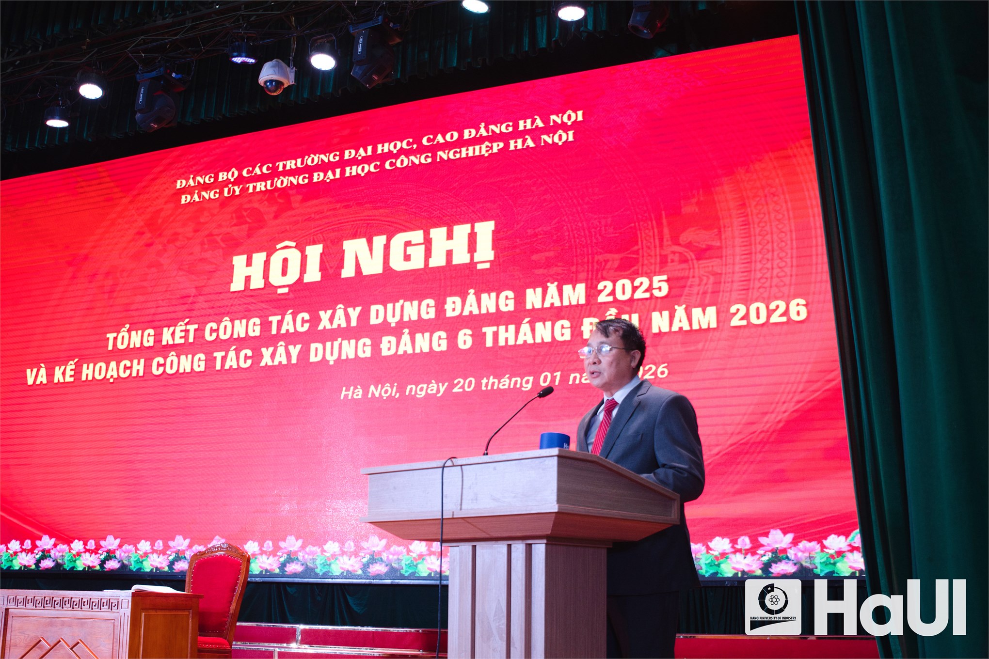 Trao tặng Huy hiệu 40, 30 năm tuổi Đảng; trao Giấy khen cho đảng viên “Hoàn thành xuất sắc nhiệm vụ” 5 năm liền 2021-2025 và tổ chức Hội nghị tổng kết công tác Đảng năm 2025