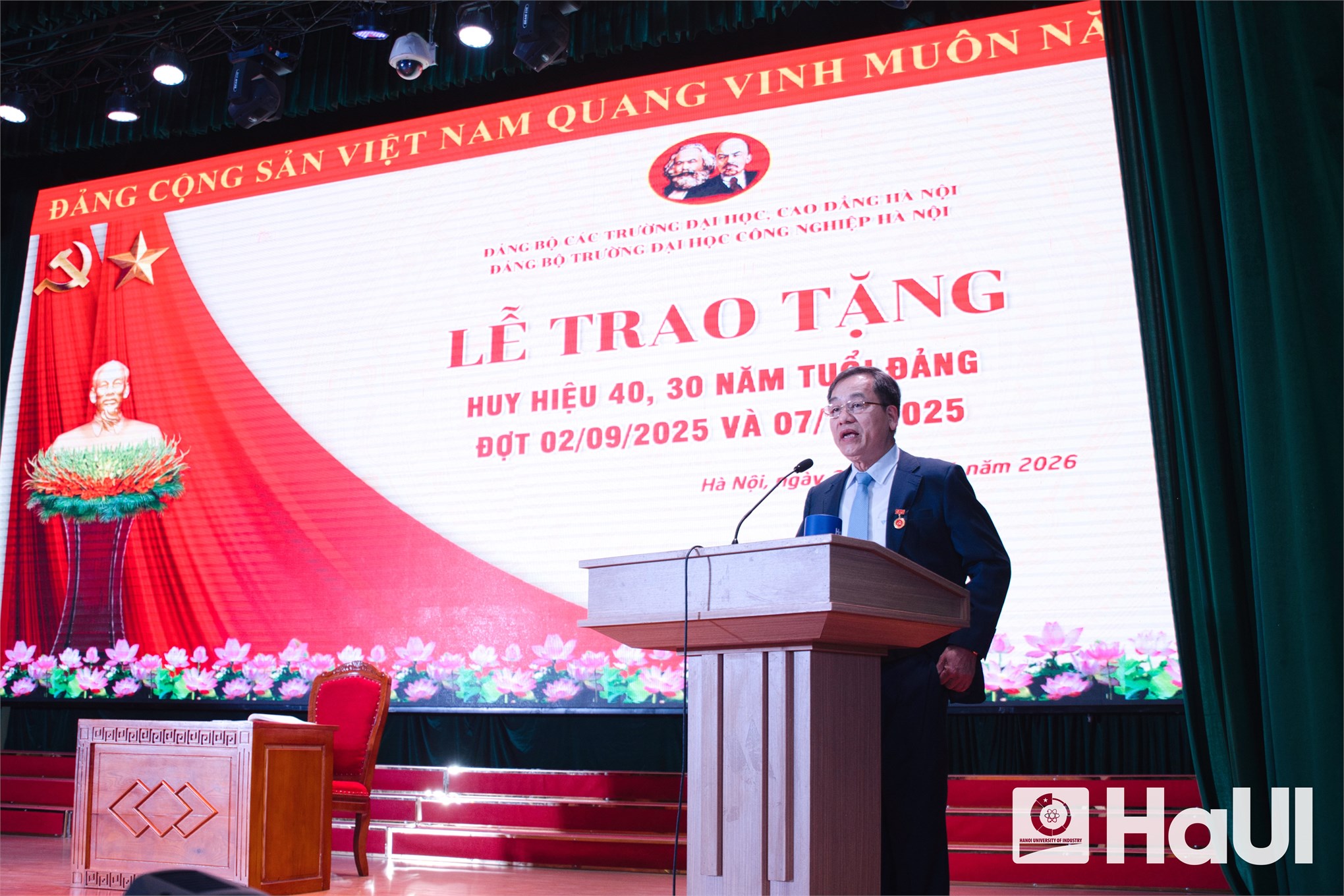 Trao tặng Huy hiệu 40, 30 năm tuổi Đảng; trao Giấy khen cho đảng viên “Hoàn thành xuất sắc nhiệm vụ” 5 năm liền 2021-2025 và tổ chức Hội nghị tổng kết công tác Đảng năm 2025