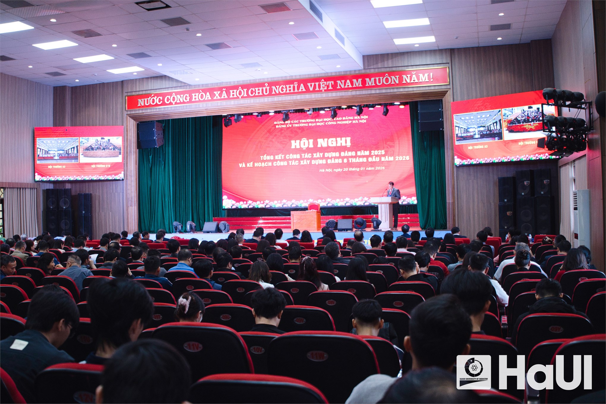 Trao tặng Huy hiệu 40, 30 năm tuổi Đảng; trao Giấy khen cho đảng viên “Hoàn thành xuất sắc nhiệm vụ” 5 năm liền 2021-2025 và tổ chức Hội nghị tổng kết công tác Đảng năm 2025