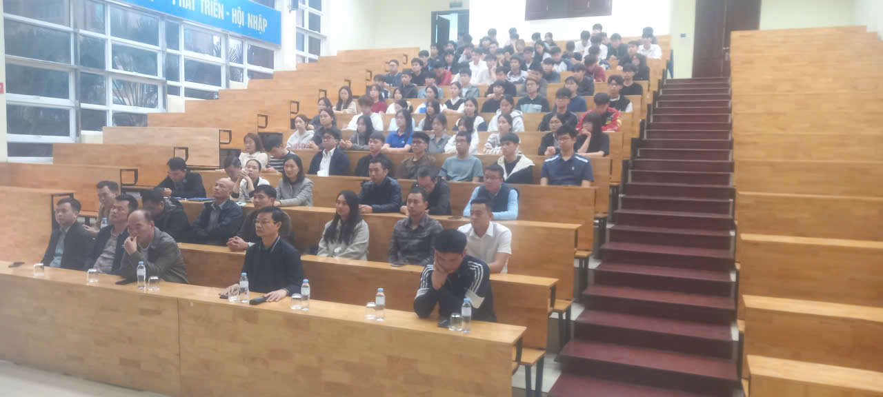 Trao tặng Huy hiệu 40, 30 năm tuổi Đảng; trao Giấy khen cho đảng viên “Hoàn thành xuất sắc nhiệm vụ” 5 năm liền 2021-2025 và tổ chức Hội nghị tổng kết công tác Đảng năm 2025