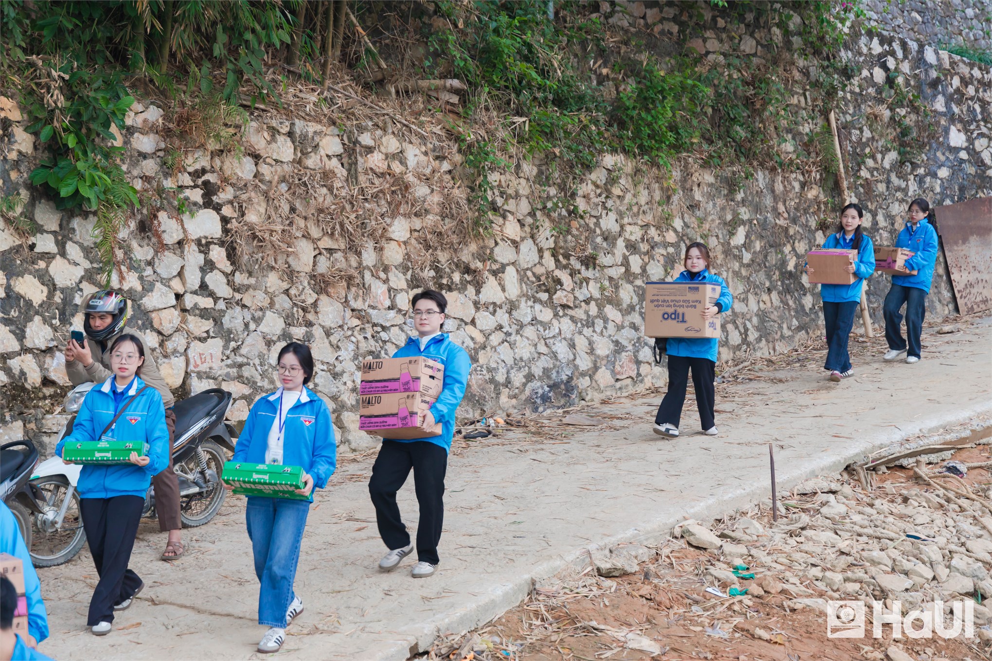 Hành trình “Đông ấm vùng cao 2026”: Tuổi trẻ viết nên câu chuyện tử tế nơi vùng cao Tân Mai