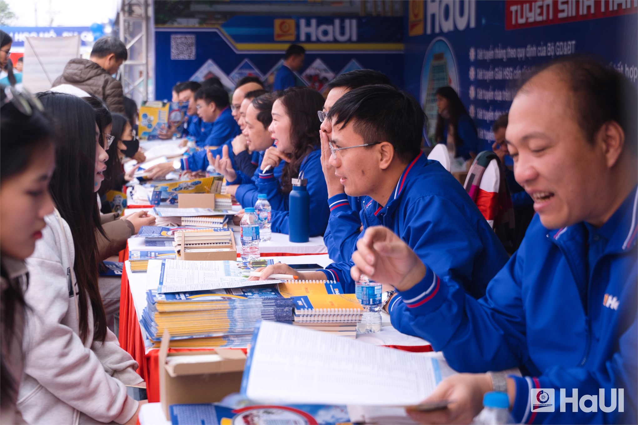 Đại học Công nghiệp Hà Nội tư vấn tuyển sinh – hướng nghiệp tại Phú Thọ và Ninh Bình