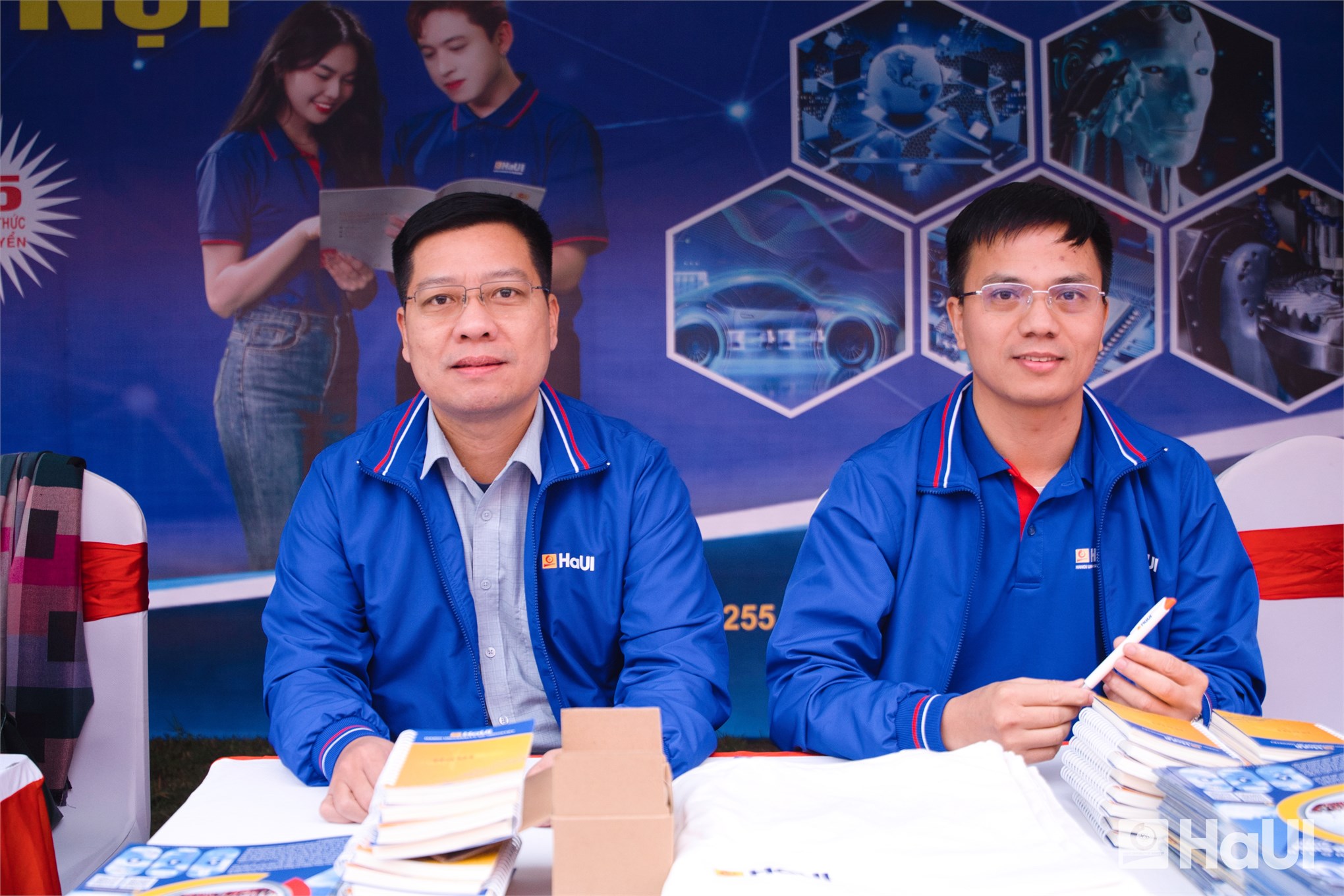 Đại học Công nghiệp Hà Nội tư vấn tuyển sinh – hướng nghiệp tại Phú Thọ và Ninh Bình