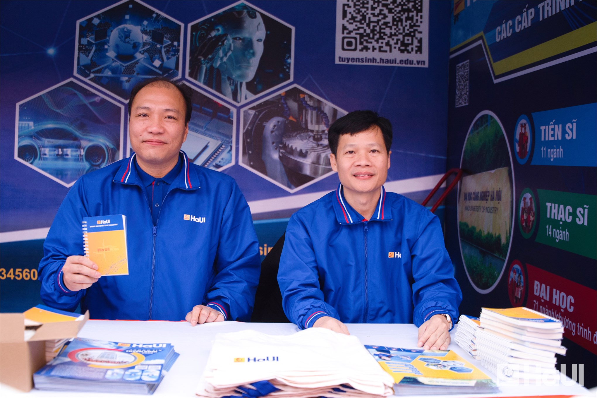 Đại học Công nghiệp Hà Nội tư vấn tuyển sinh – hướng nghiệp tại Phú Thọ và Ninh Bình