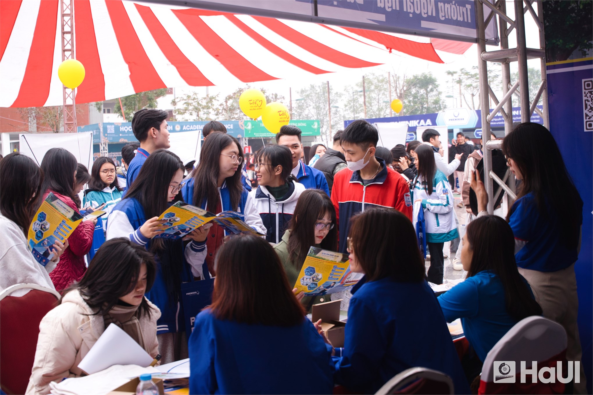 Đại học Công nghiệp Hà Nội tư vấn tuyển sinh – hướng nghiệp tại Phú Thọ và Ninh Bình