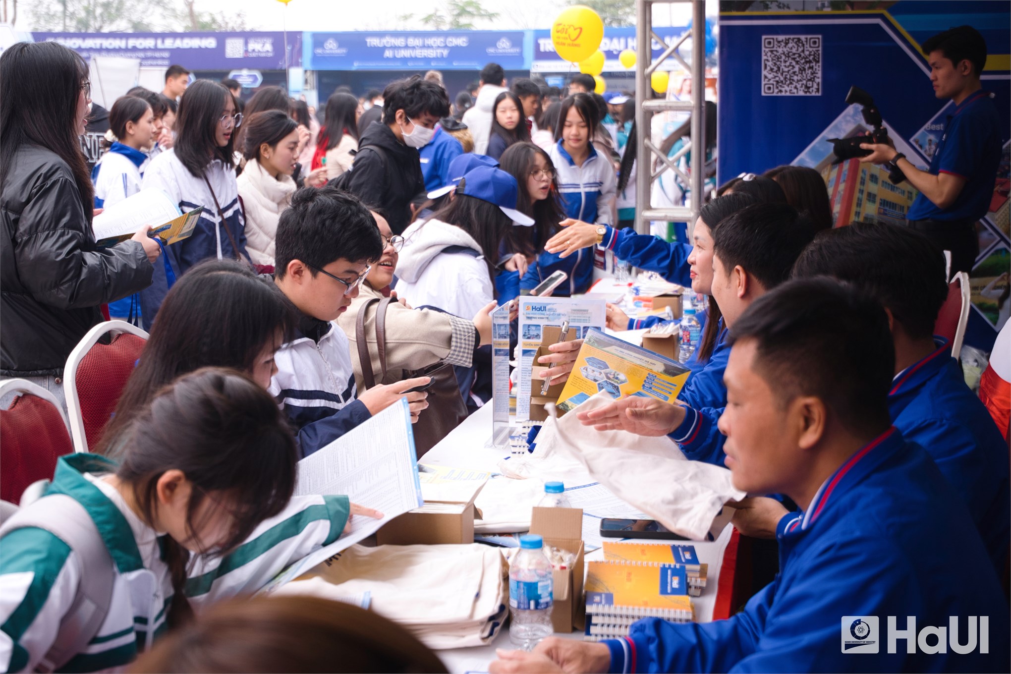 Đại học Công nghiệp Hà Nội tư vấn tuyển sinh – hướng nghiệp tại Phú Thọ và Ninh Bình