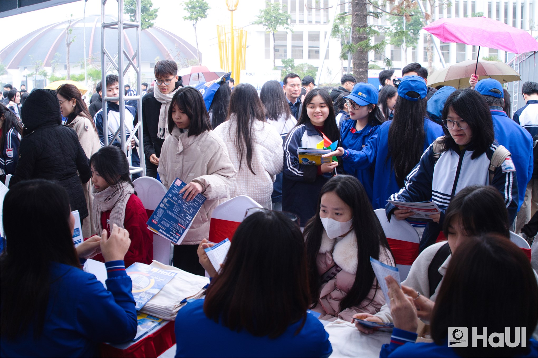 Đại học Công nghiệp Hà Nội tư vấn tuyển sinh – hướng nghiệp tại Phú Thọ và Ninh Bình
