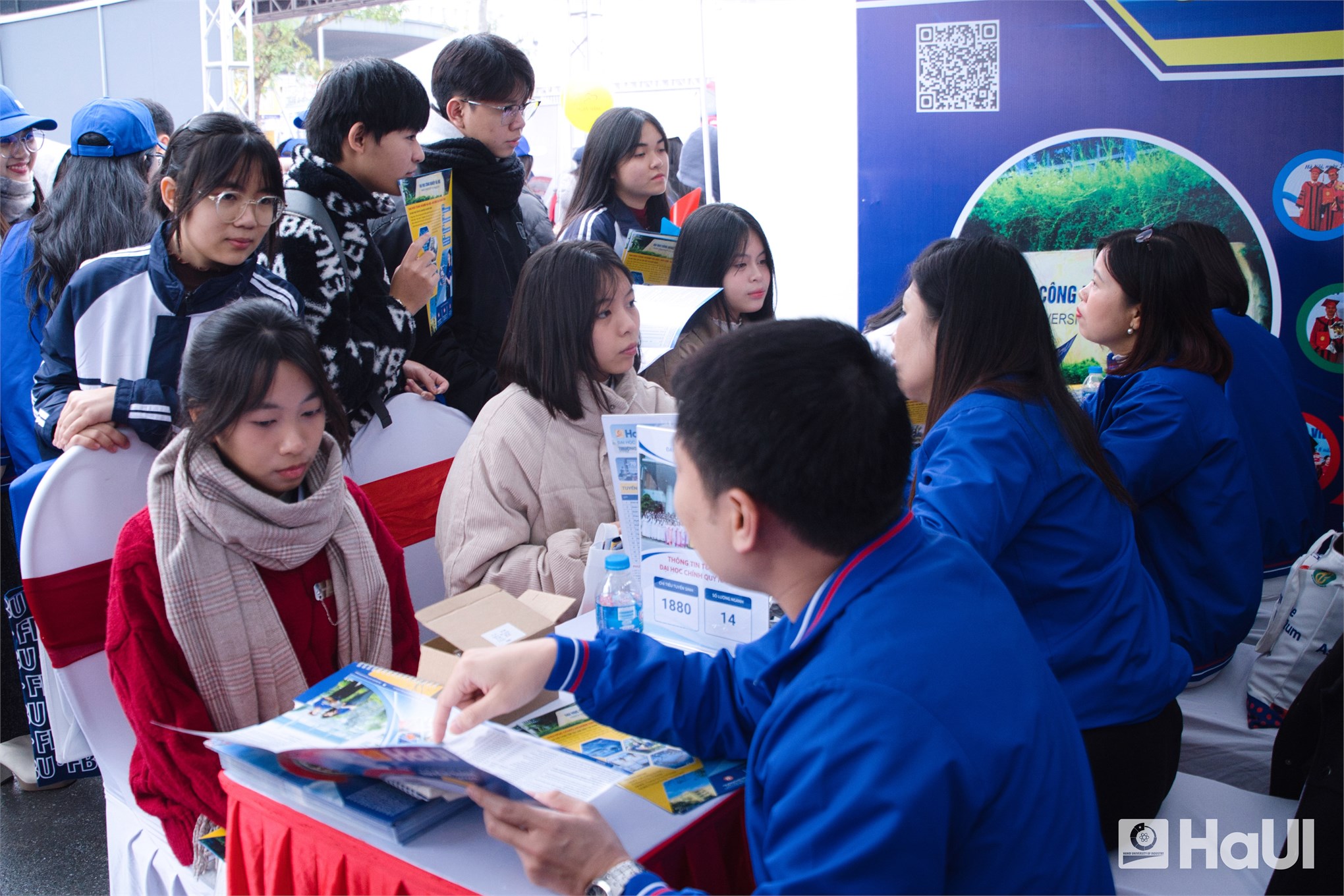 Đại học Công nghiệp Hà Nội tư vấn tuyển sinh – hướng nghiệp tại Phú Thọ và Ninh Bình