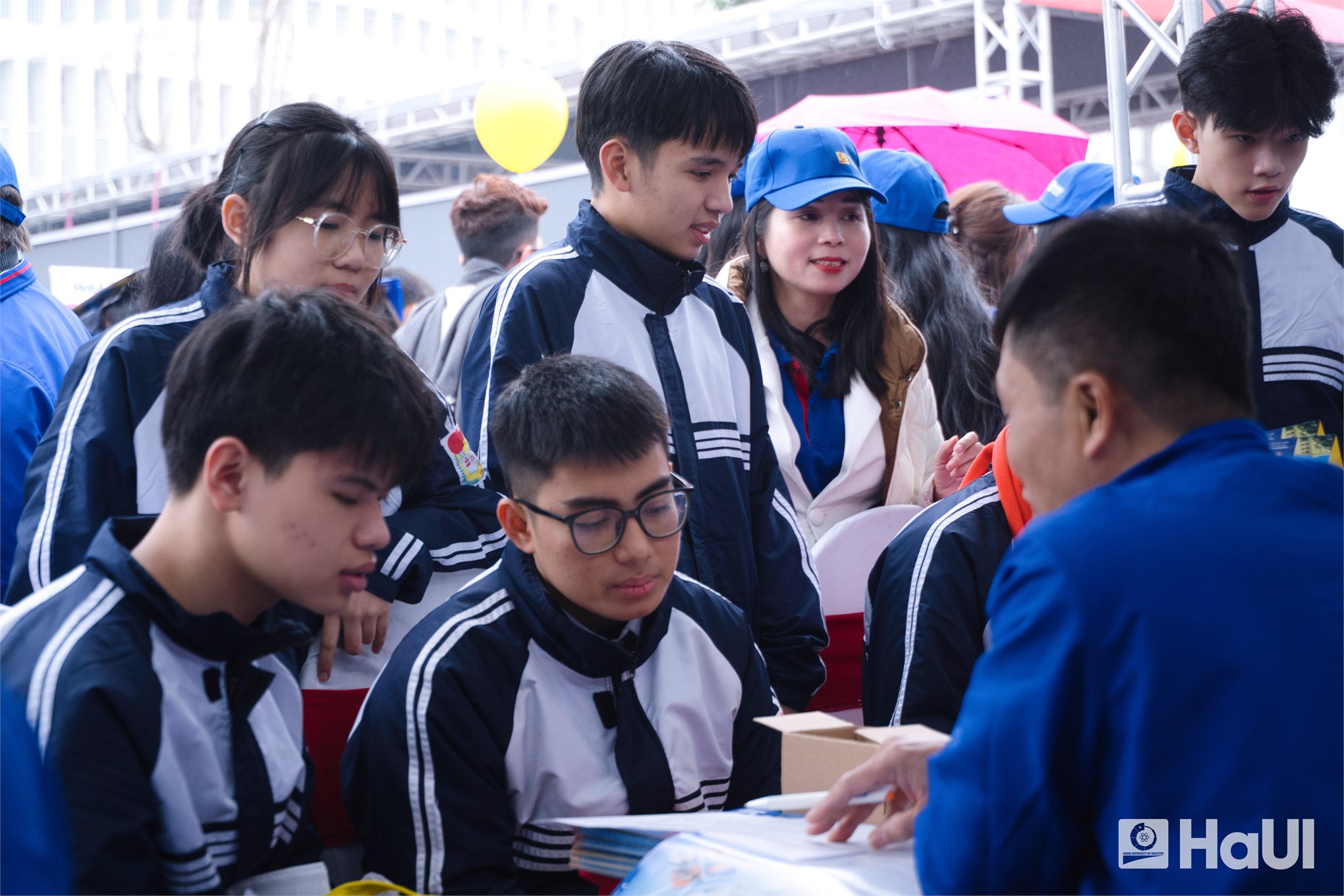 Đại học Công nghiệp Hà Nội tư vấn tuyển sinh – hướng nghiệp tại Phú Thọ và Ninh Bình