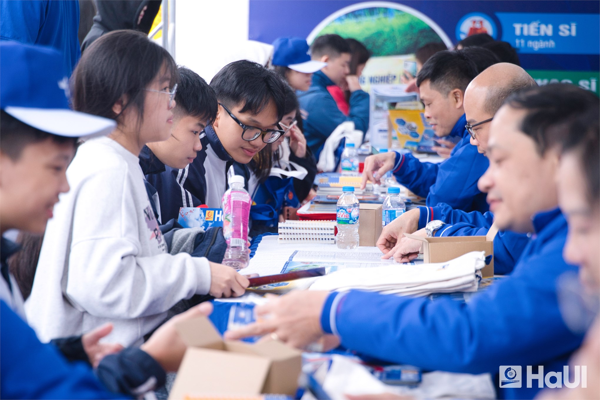 Đại học Công nghiệp Hà Nội tư vấn tuyển sinh – hướng nghiệp tại Phú Thọ và Ninh Bình