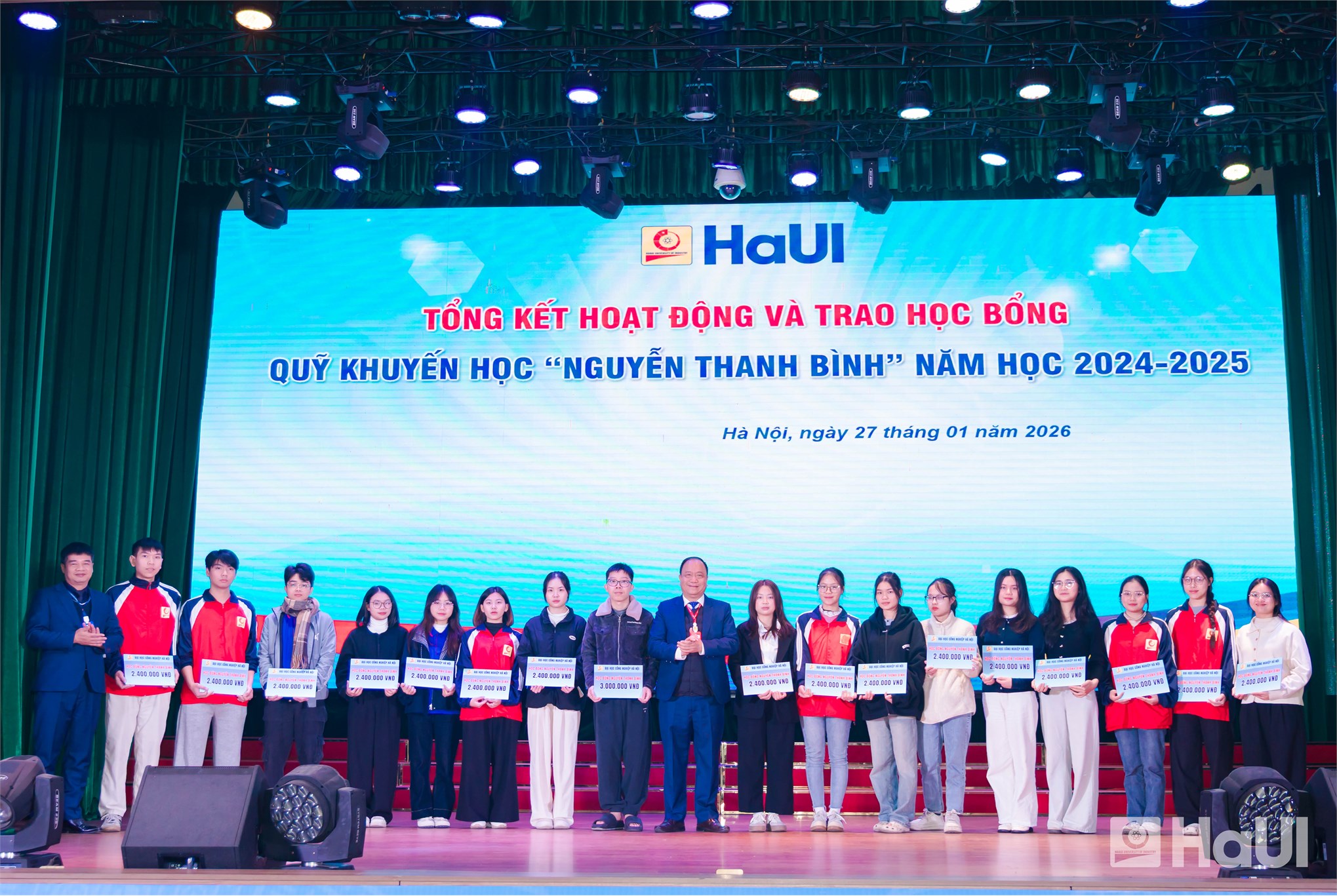 Đồng hành cùng sinh viên: HaUI tổng kết công tác sinh viên năm 2025, trao học bổng Nguyễn Thanh Bình và quà Tết 2026