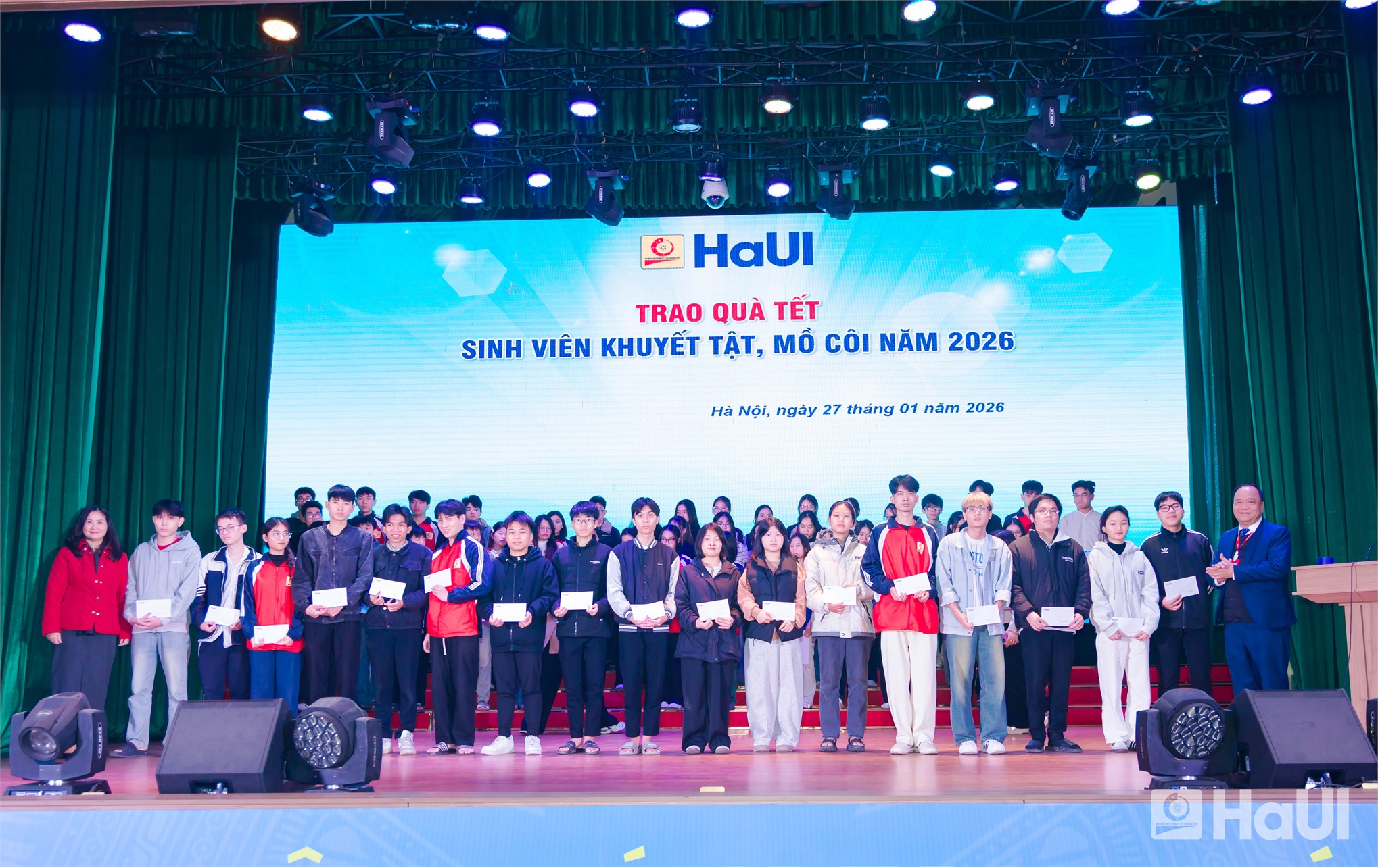 Đồng hành cùng sinh viên: HaUI tổng kết công tác sinh viên năm 2025, trao học bổng Nguyễn Thanh Bình và quà Tết 2026