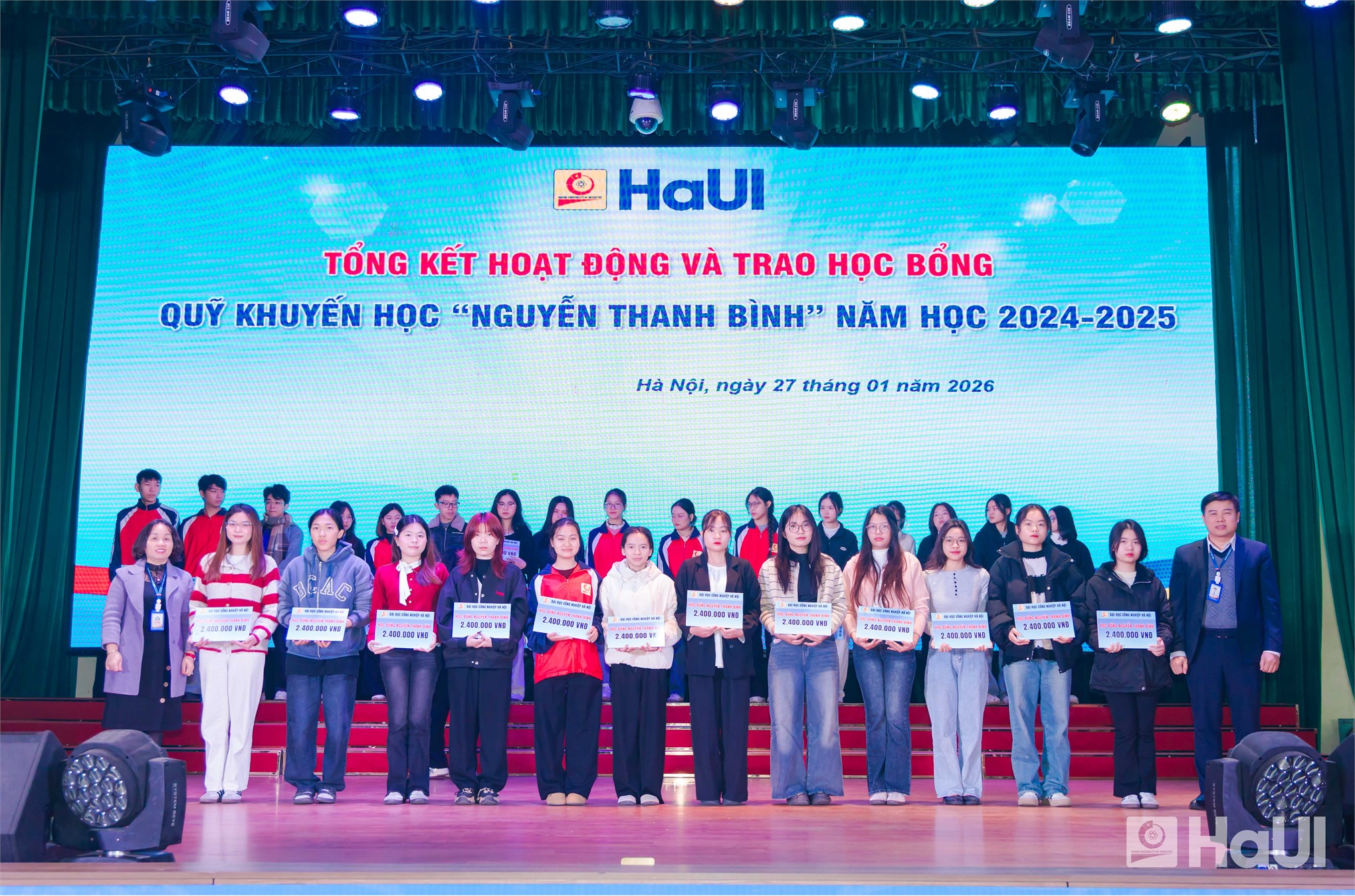 Đồng hành cùng sinh viên: HaUI tổng kết công tác sinh viên năm 2025, trao học bổng Nguyễn Thanh Bình và quà Tết 2026