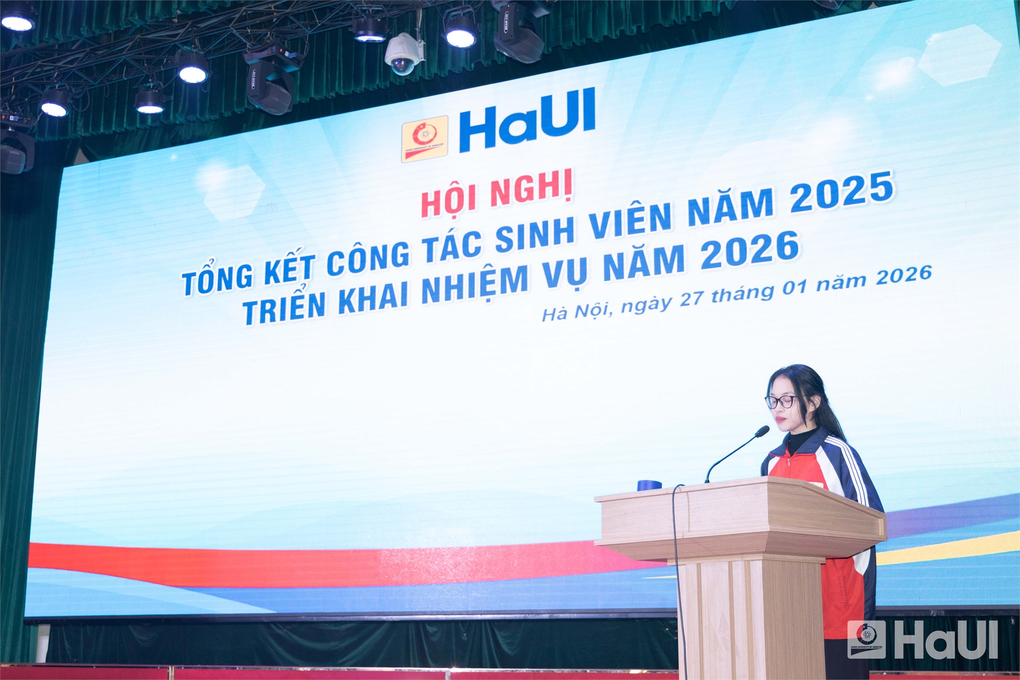 Đồng hành cùng sinh viên: HaUI tổng kết công tác sinh viên năm 2025, trao học bổng Nguyễn Thanh Bình và quà Tết 2026