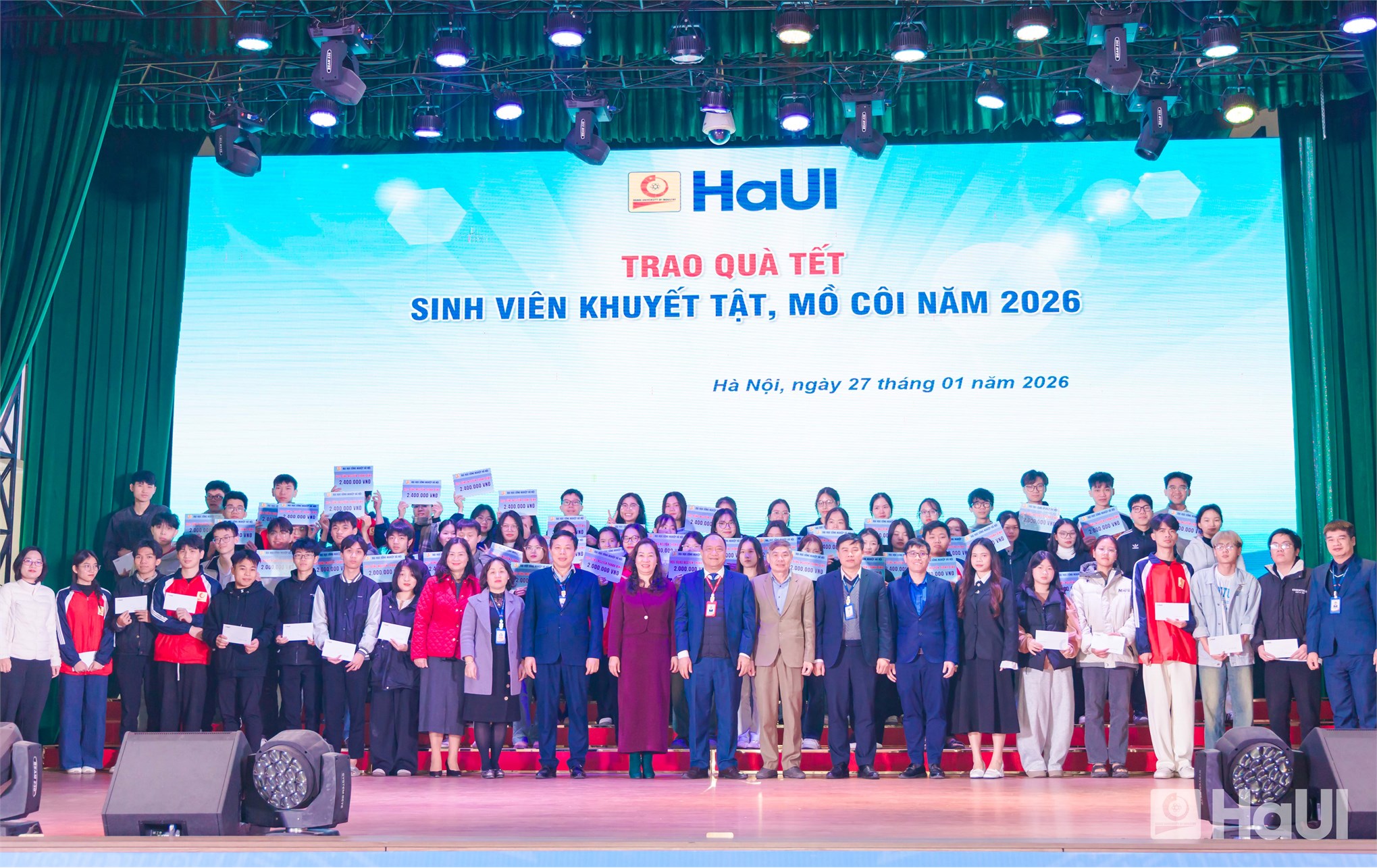 Đồng hành cùng sinh viên: HaUI tổng kết công tác sinh viên năm 2025, trao học bổng Nguyễn Thanh Bình và quà Tết 2026